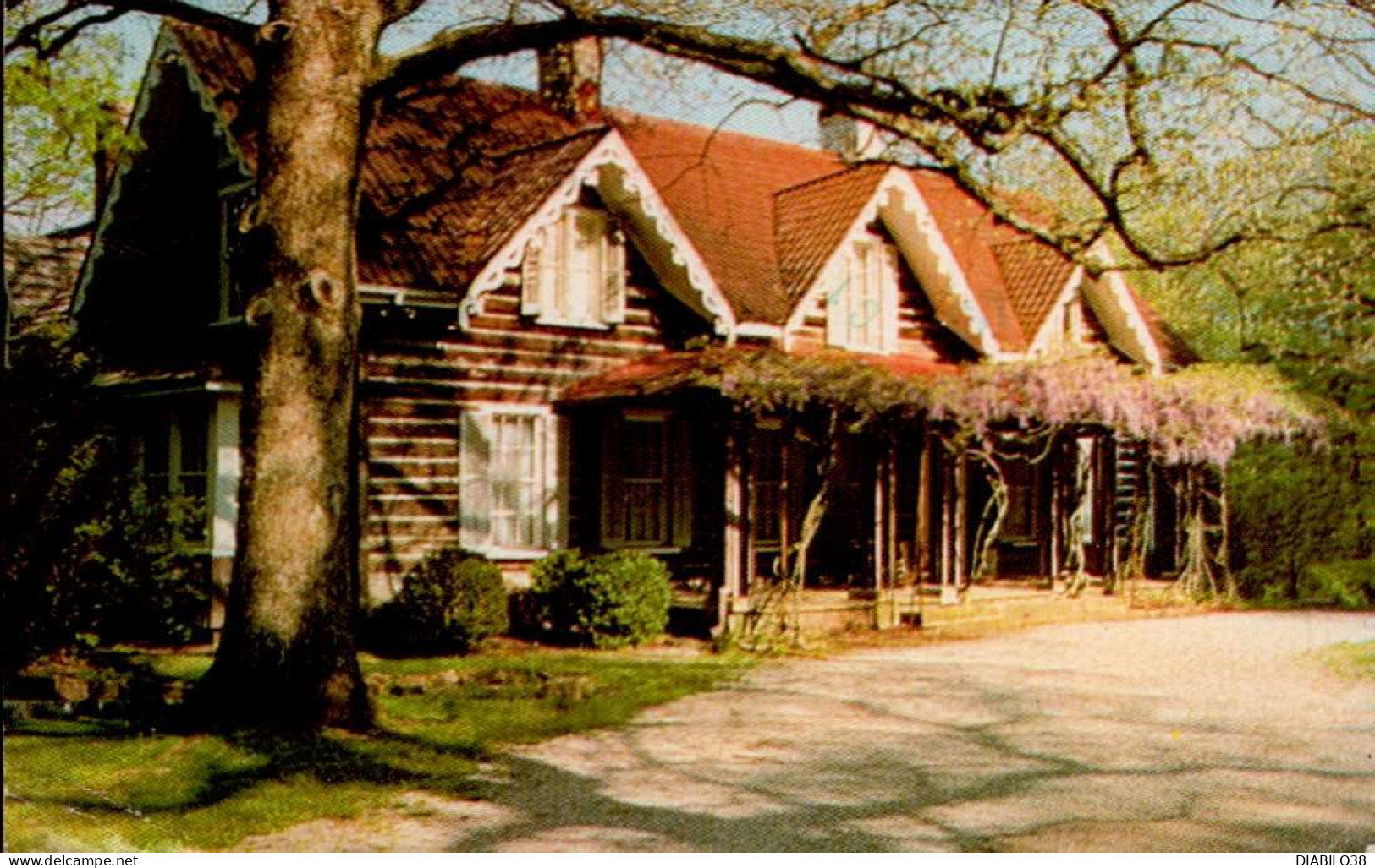 REBEL ' S REST    ( ETATS-UNIS )   REBEL ' S REST , BUILT IN 1866 , IS THE OLDEST SURVIVING RESIDENCE IN SEWANEE . . . - Otros & Sin Clasificación