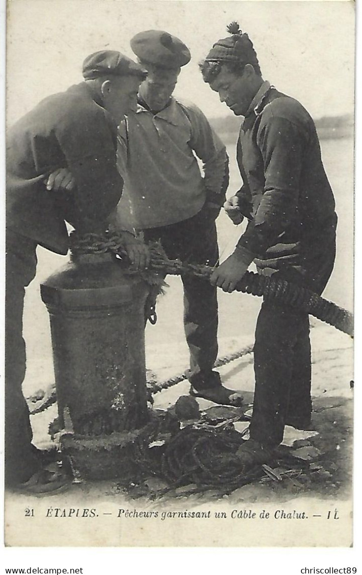 Carte Postale  : Etaples - Pêcheurs Garnissant Un Câble De Chalut - Etaples