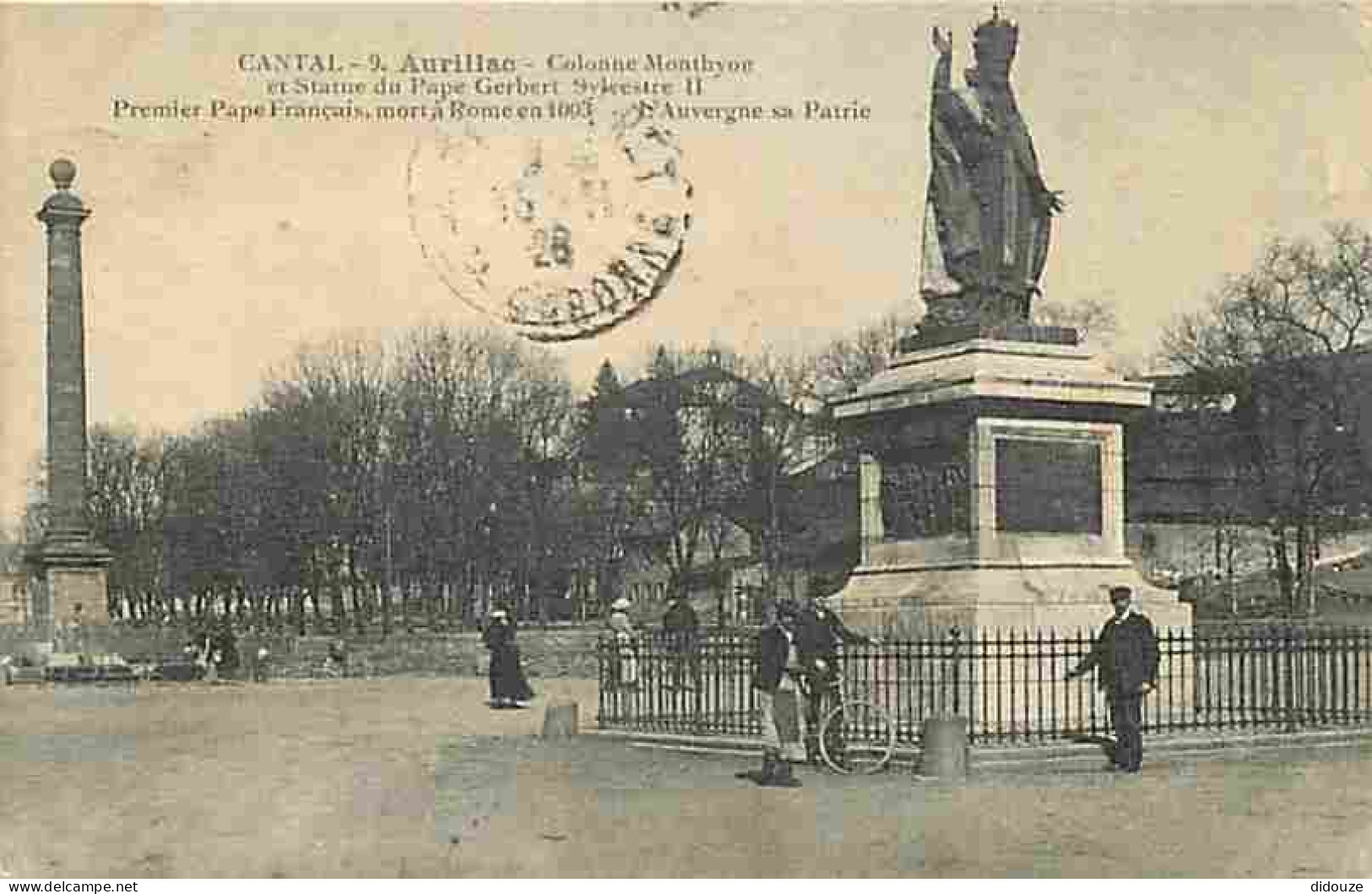 15 - Aurillac - Colonne Monthyon Et Statue Du Pape Gerbert Sylvestre 2 - Animée - Oblitération Ronde De 1928 - Grilles E - Aurillac