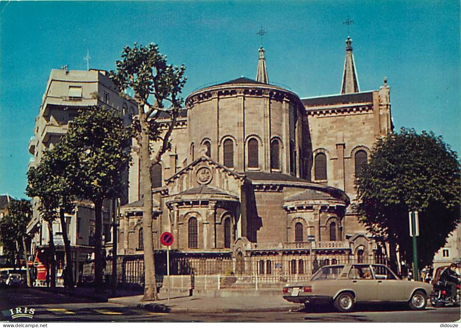 Automobiles - Vichy - L'Abside De L'Eglise Saint-Louis - CPM - Carte Neuve - Voir Scans Recto-Verso - Toerisme