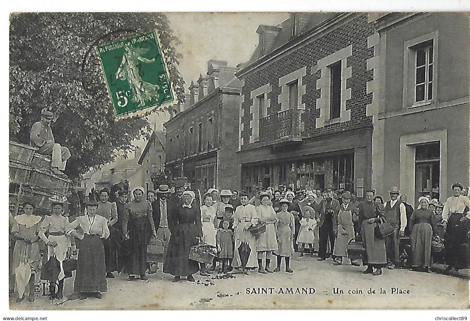 Carte Postale  : Saint Amand De Vendôme - Un Coin De La Place - Animations - Vendome