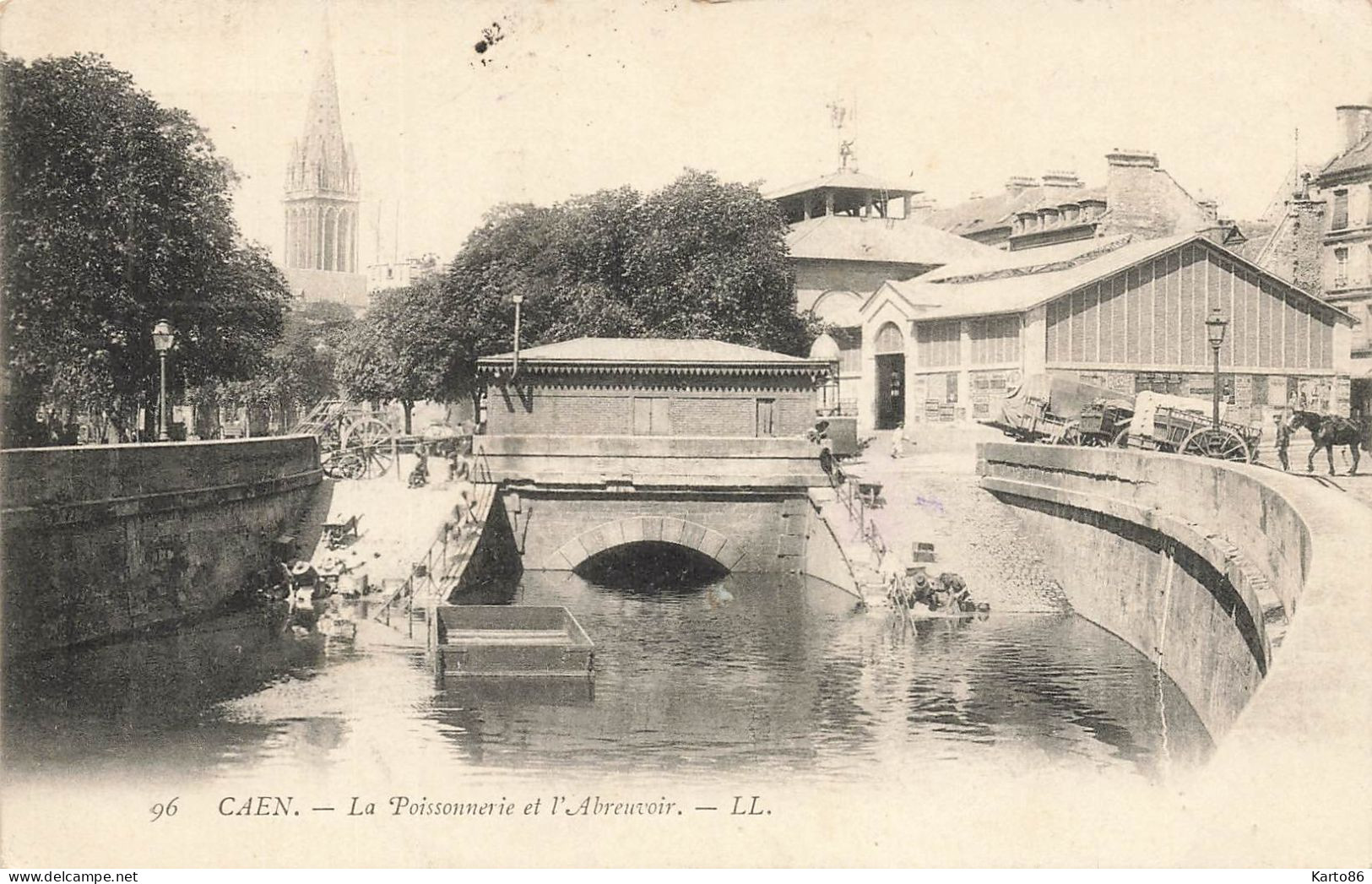 Caen * La Poissonnerie Et L'abreuvoir * Lavoir Laveuses - Caen