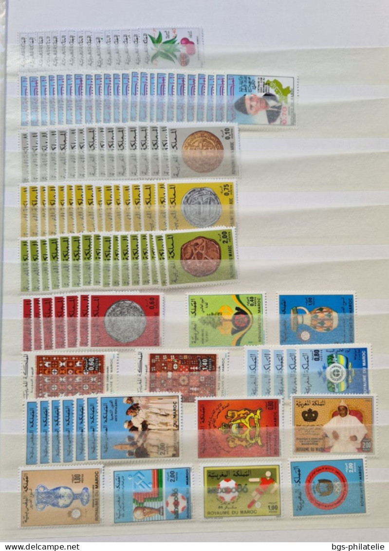 Stock de timbres neufs du Maroc.