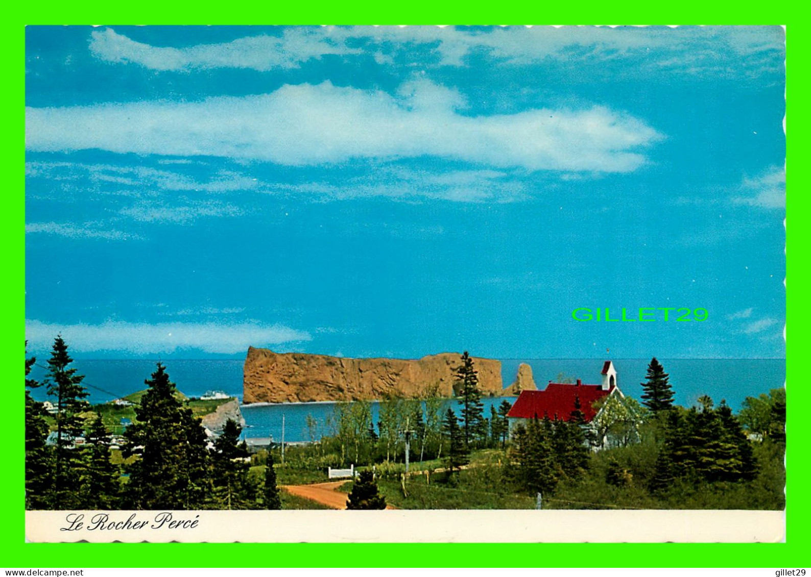 PERCÉ, QUÉBEC - VUE DU ROCHER ET DE LA PETITE ÉGLISE AU TOIT ROUGE - UNIC - DEXTER SOVEREIGN - - Percé