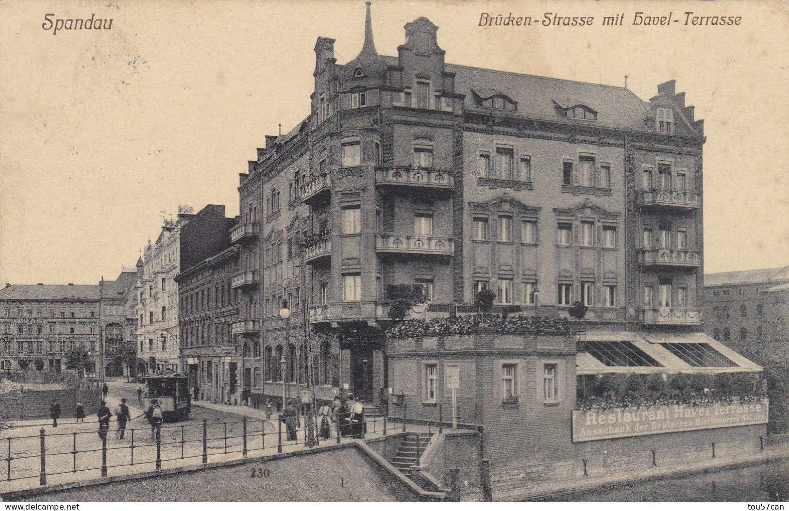 SPANDAU   -  BERLIN  -  DEUTSCHLAND  -  BELEBTE  ANSICHTKARTE  -  BRÜCKEN - STRASSE  MIT  HAVEL  TERRASSE. - Spandau