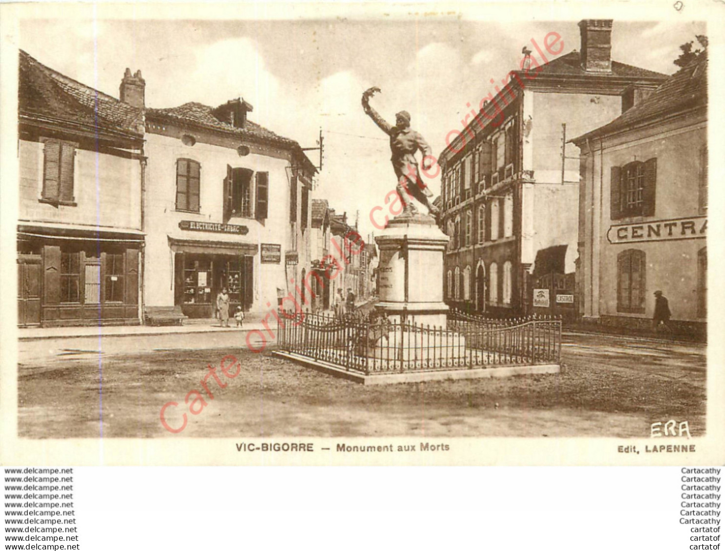 65.  VIC BIGORRE .  Monument Aux Morts . - Vic Sur Bigorre