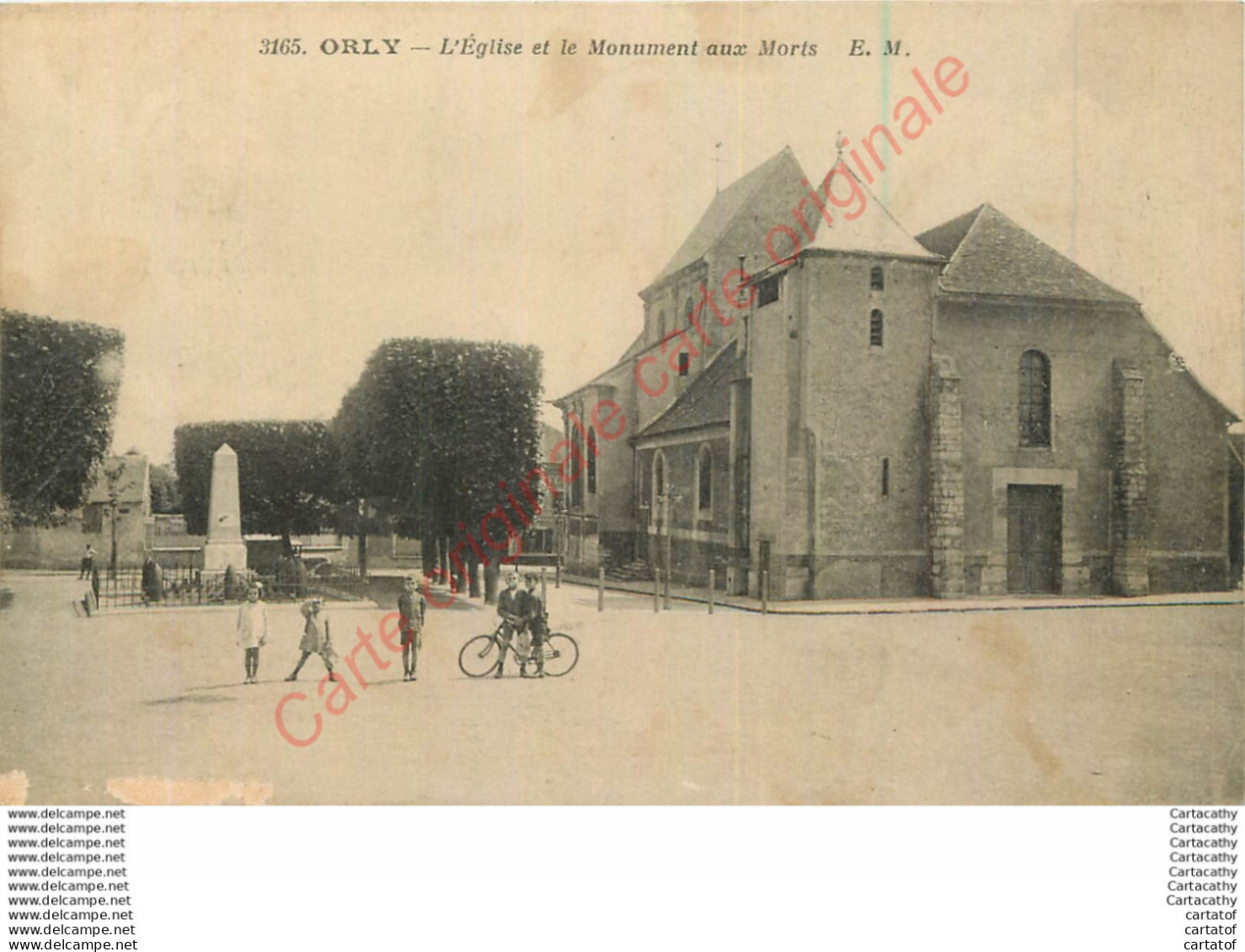 94.  ORLY .  L'Eglise Et Le Monument Aux MOrts .  CPA Animée . - Orly