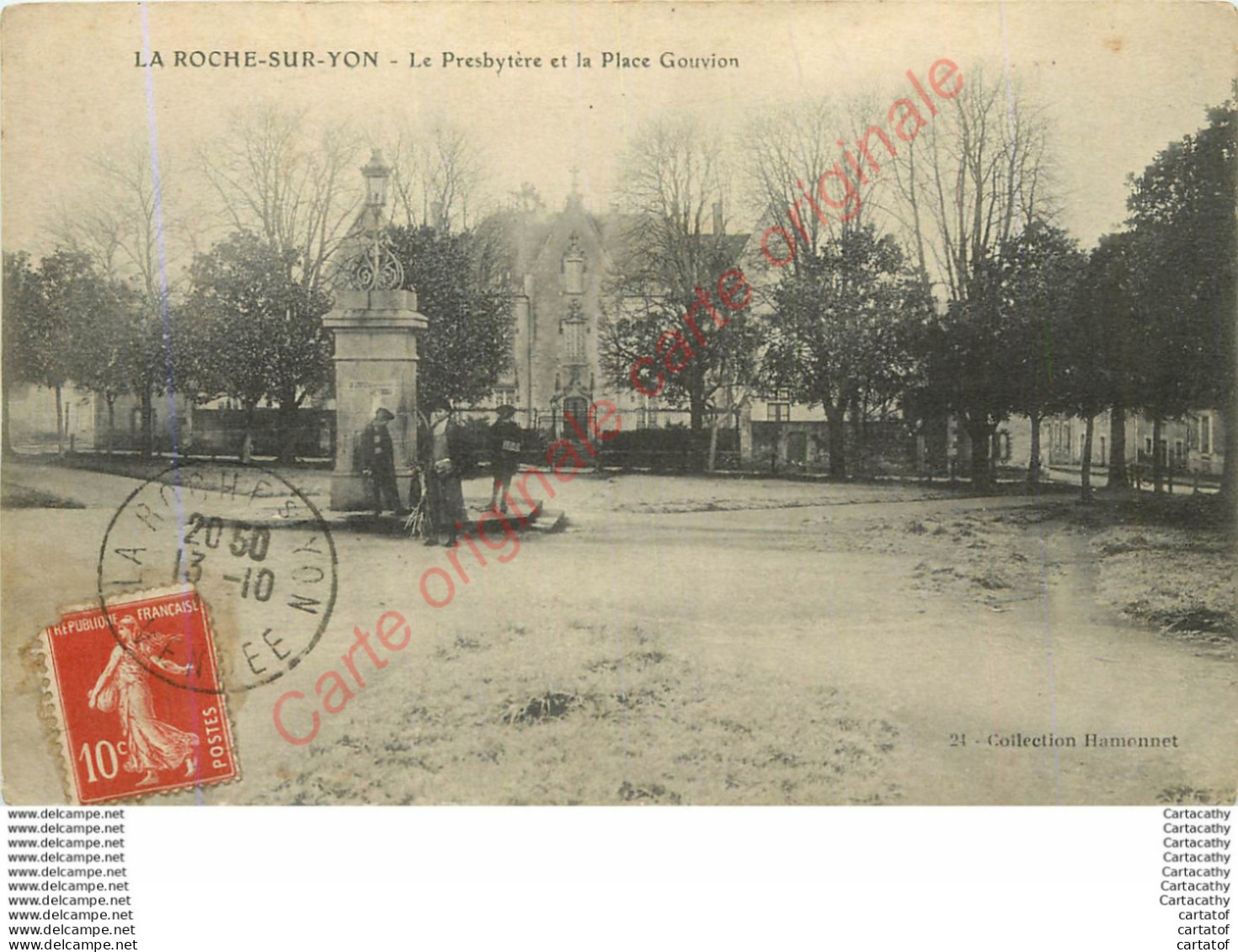 85.  LA ROCHE SUR YON .   Le Prebytère Et La Place Gouvion . - La Roche Sur Yon
