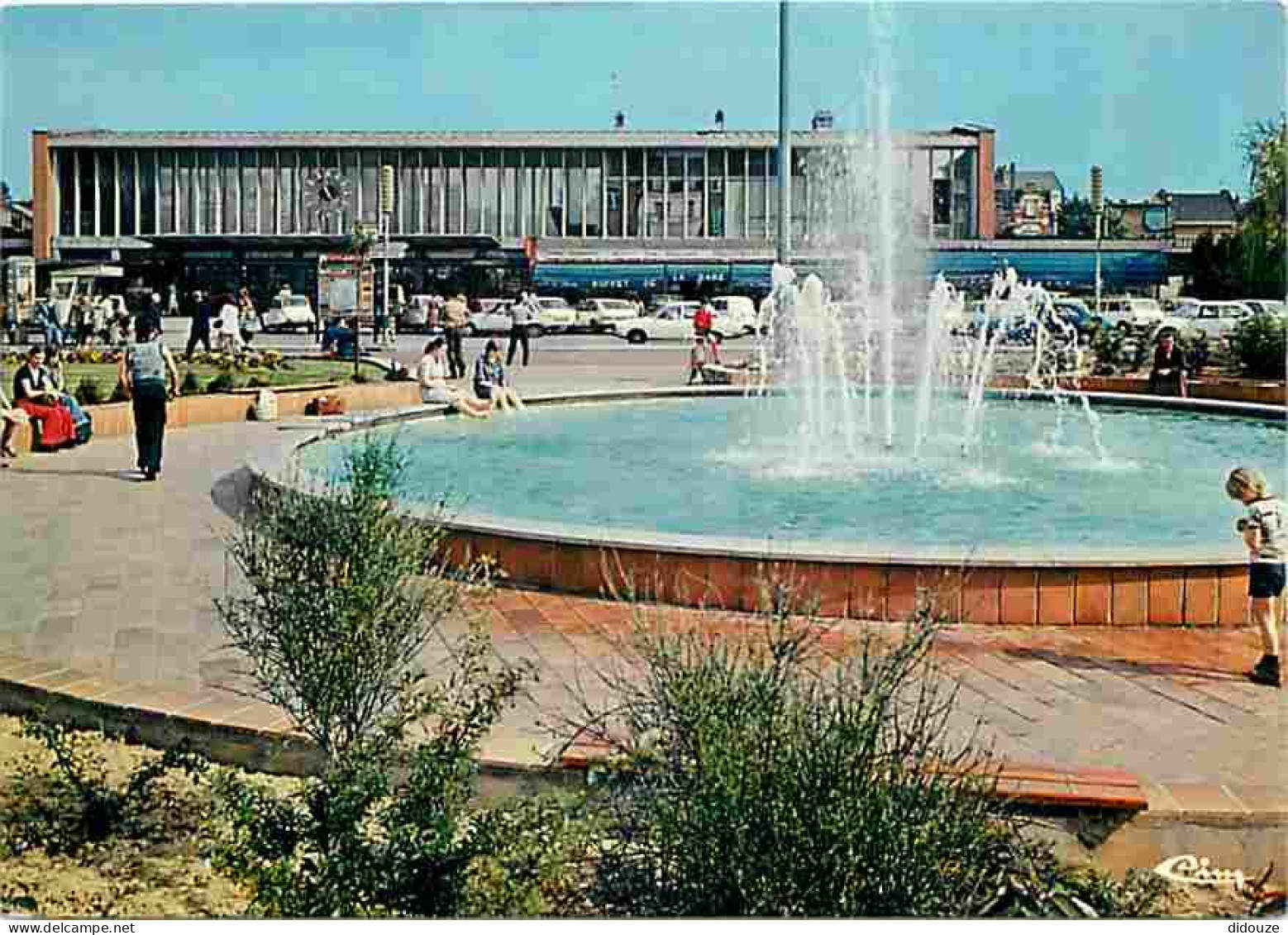 62 - Arras - La Gare - Automobiles - CPM - Voir Scans Recto-Verso - Arras