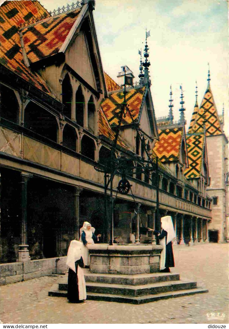 21 - Beaune - Hotel Dieu - La Cour D'honneur - Sœurs Hospitalières - Carte Dentelée - CPSM Grand Format - Voir Scans Rec - Beaune