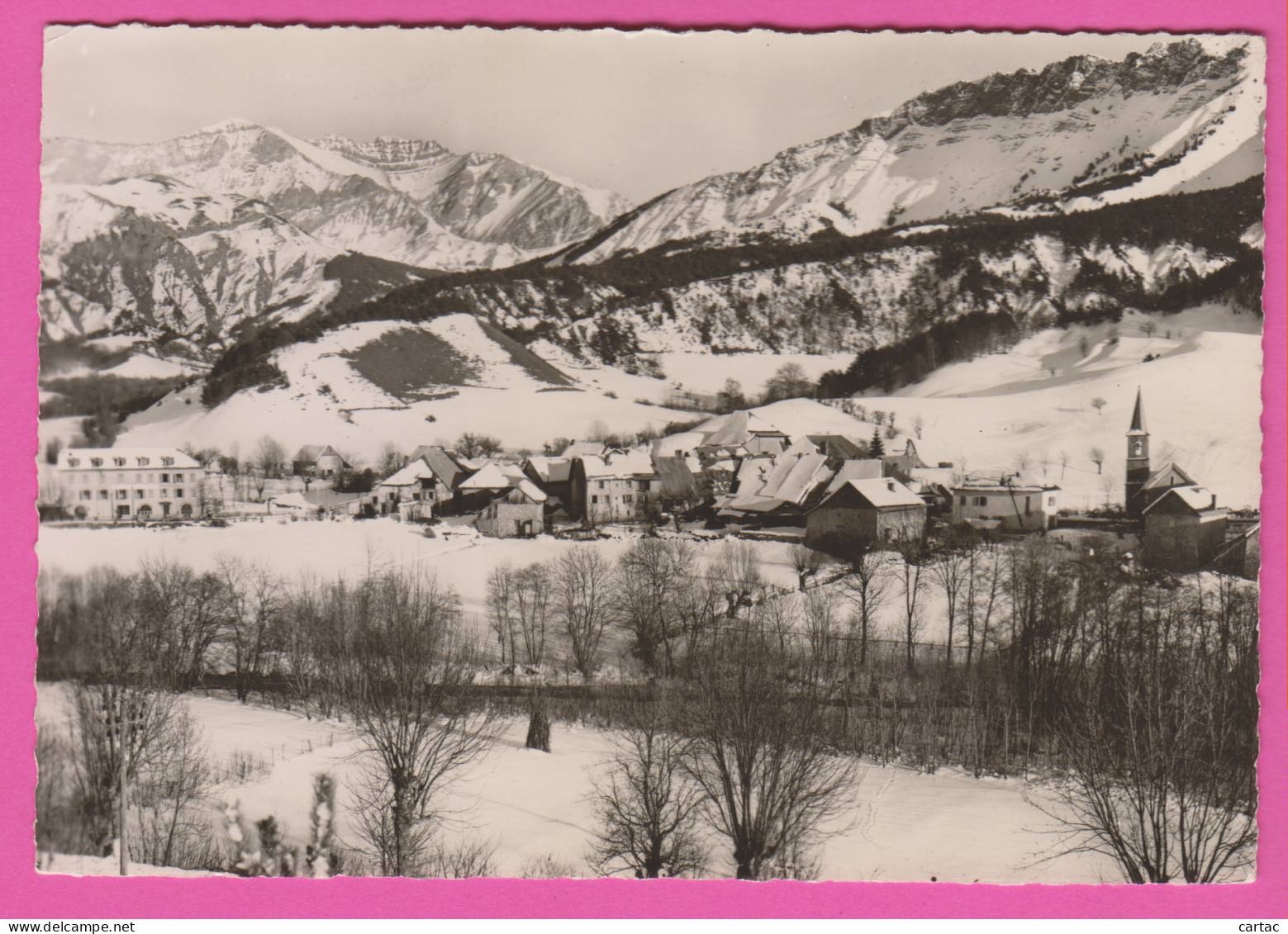 D04 - LE VERNET - VUE GÉNÉRALE Sous La Neige - CPM Dentelée Grand Format En Noir Et Blanc  - Sonstige & Ohne Zuordnung