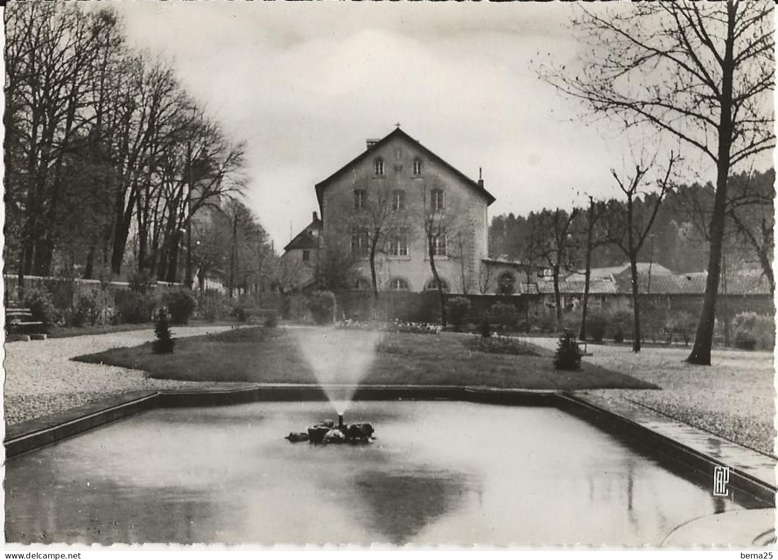 DOUBS MAICHE LE JARDIN PUBLIC REAL PHOTO   CPSM - Altri & Non Classificati