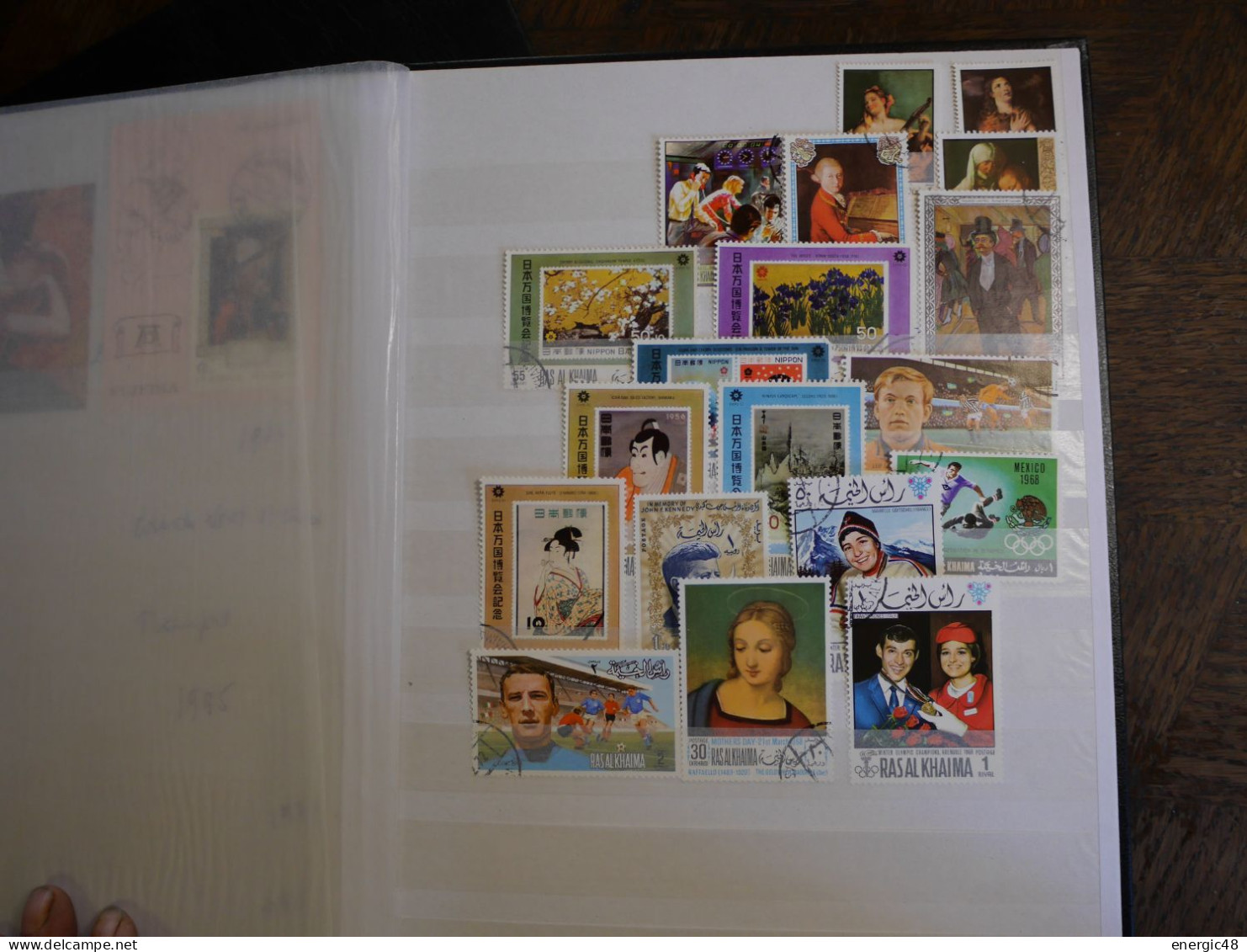 lot de 4 albums etat neuf avec  timbres Russie ,Turquie ,et Asie et 2 lettres Chine ,a voir !