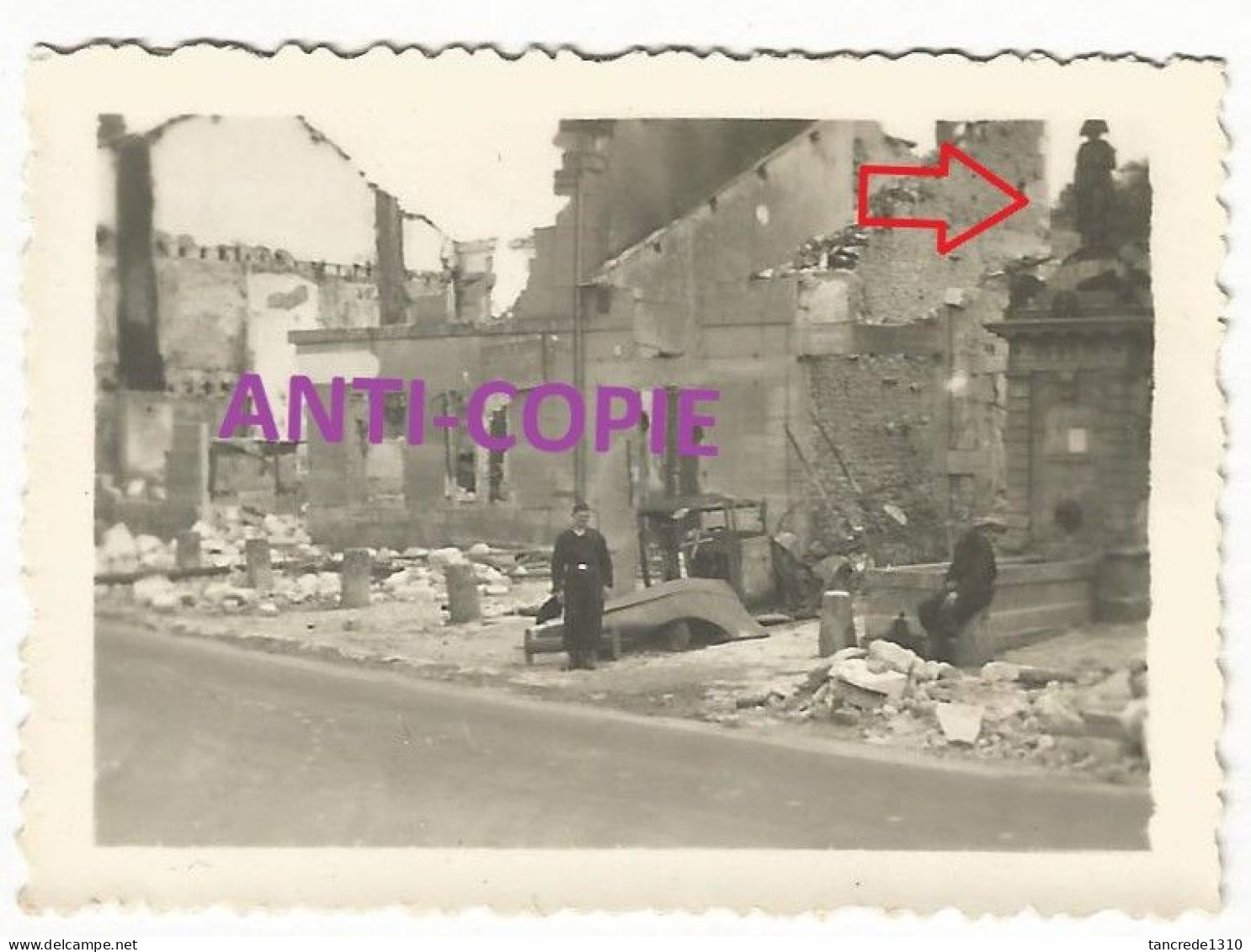 WW2 RARE PHOTO ORIGINALE Soldats Allemands Destruction & Statue Napoléon à STAINVILLE P. Bar Le Duc 55 MEUSE 6.2x4.4cm - 1939-45