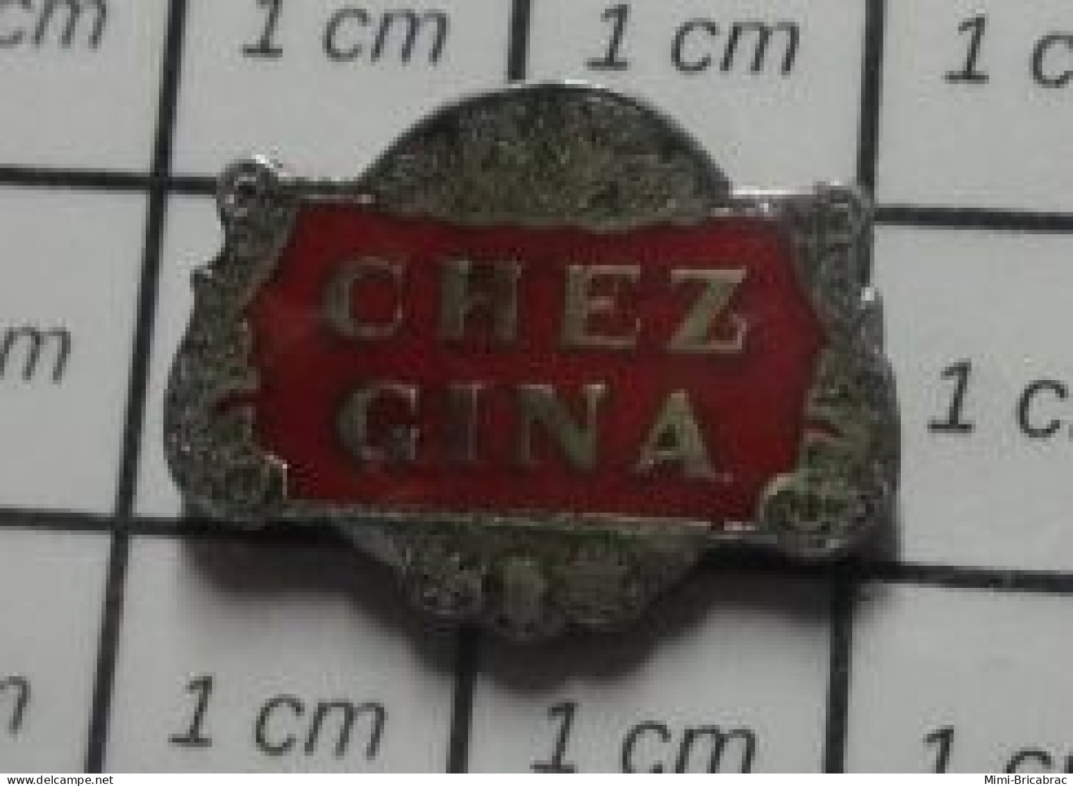 613c Pin's Pins / Beau Et Rare / BOISSONS / BAR CHEZ GINA COLOGUE - Dranken