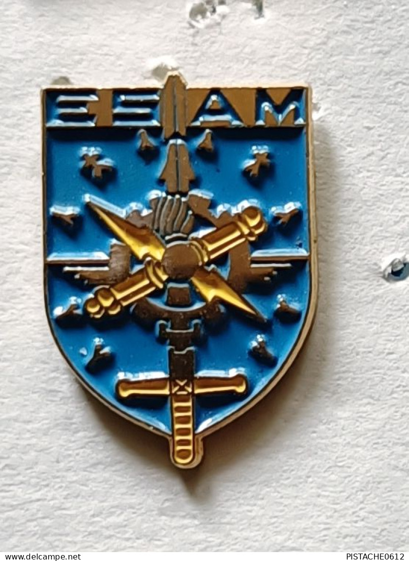 Pin's Militaire ESAM Ecole Supérieure Et D’Application Du Matériel - Militares
