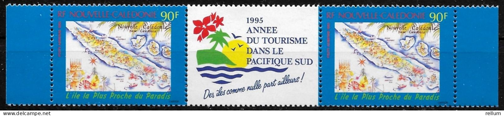 Nouvelle Calédonie 1995 - Yvert Nr. PA 327 A  La Paire Avec Logo Centrale - Michel Nr. 1032 Paar Mit Zierfeld ** - Unused Stamps