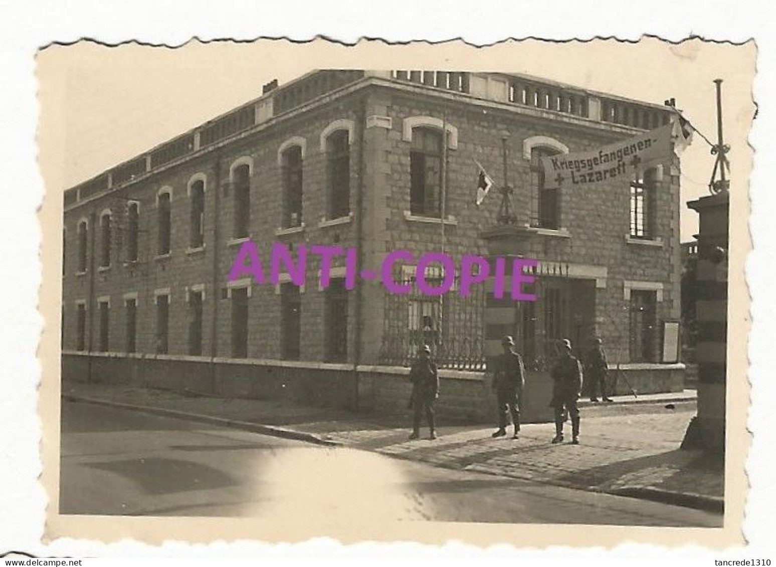 WW2 TOP RARE PHOTO ORIGINALE Soldats Allemands à REIMS Caserne Maistre Hôpital Pour PG 51 MARNE 6x4.2cm - 1939-45