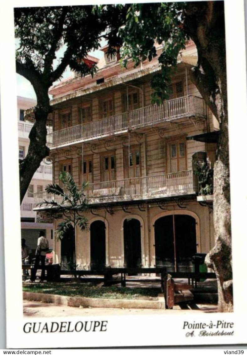 GUADELOUPE. -  Pointe à Pitre. -  Maison Urbaine De Style Créole  Photo Alexis Boidebout.    Cachet Postal. 1994 - Pointe A Pitre