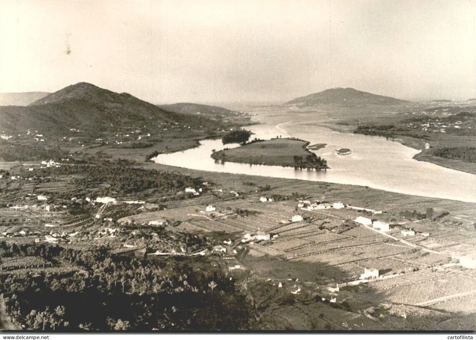 VILA NOVA DE CERVEIRA - Panorâmica Do Rio Minho   (2 Scans) - Viana Do Castelo