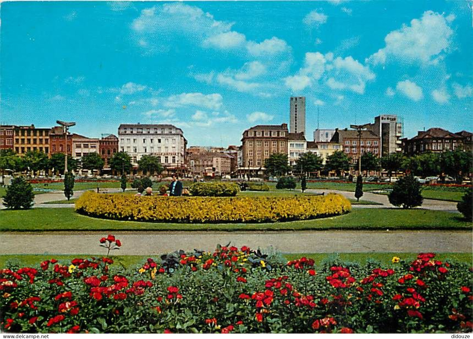 Belgique - Charleroi - Rond-point De La Gare - Fleurs - CPM - Voir Scans Recto-Verso - Charleroi