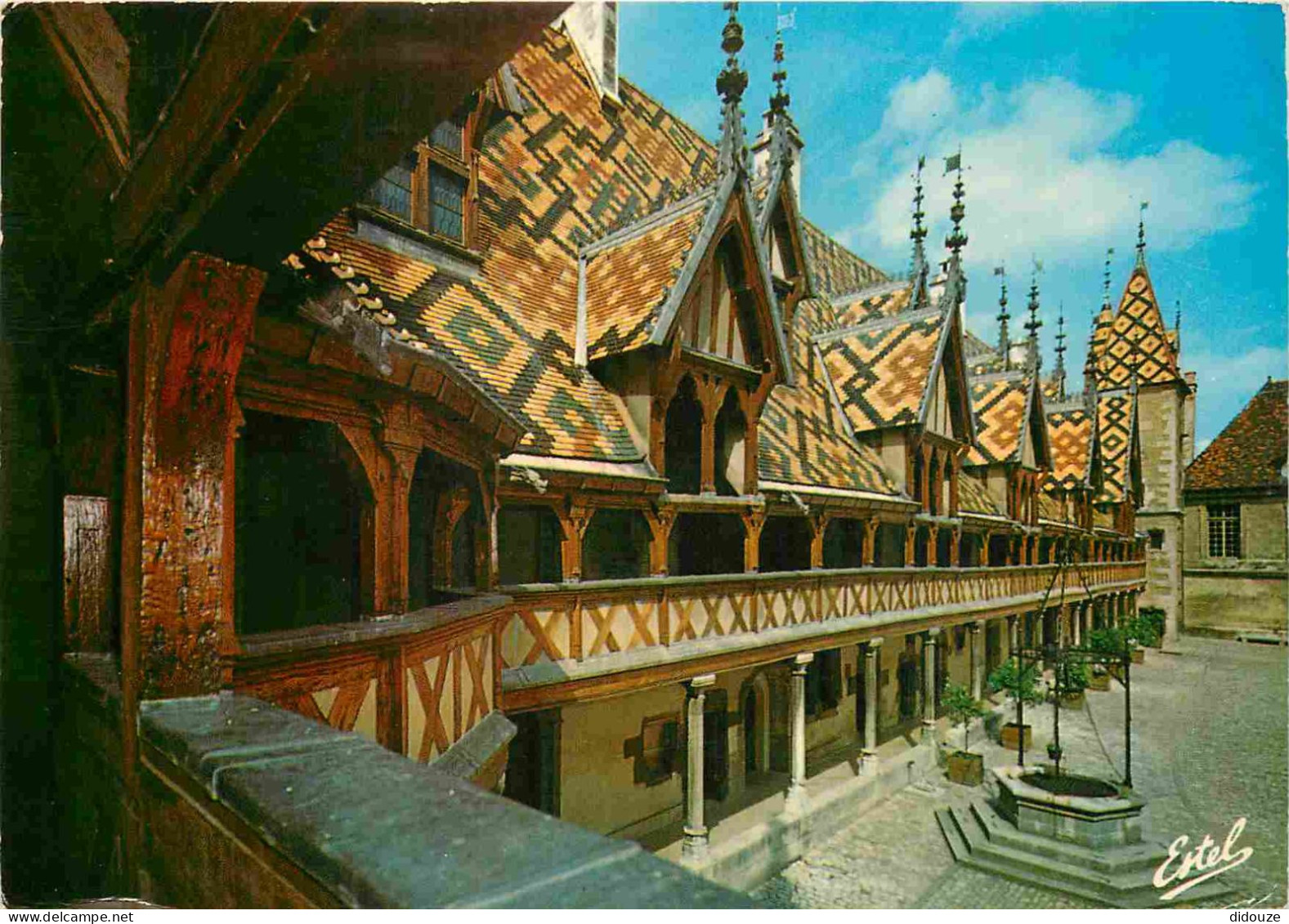 21 - Beaune - Hotel Dieu - La Cour D'honneur - CPM - Voir Scans Recto-Verso - Beaune