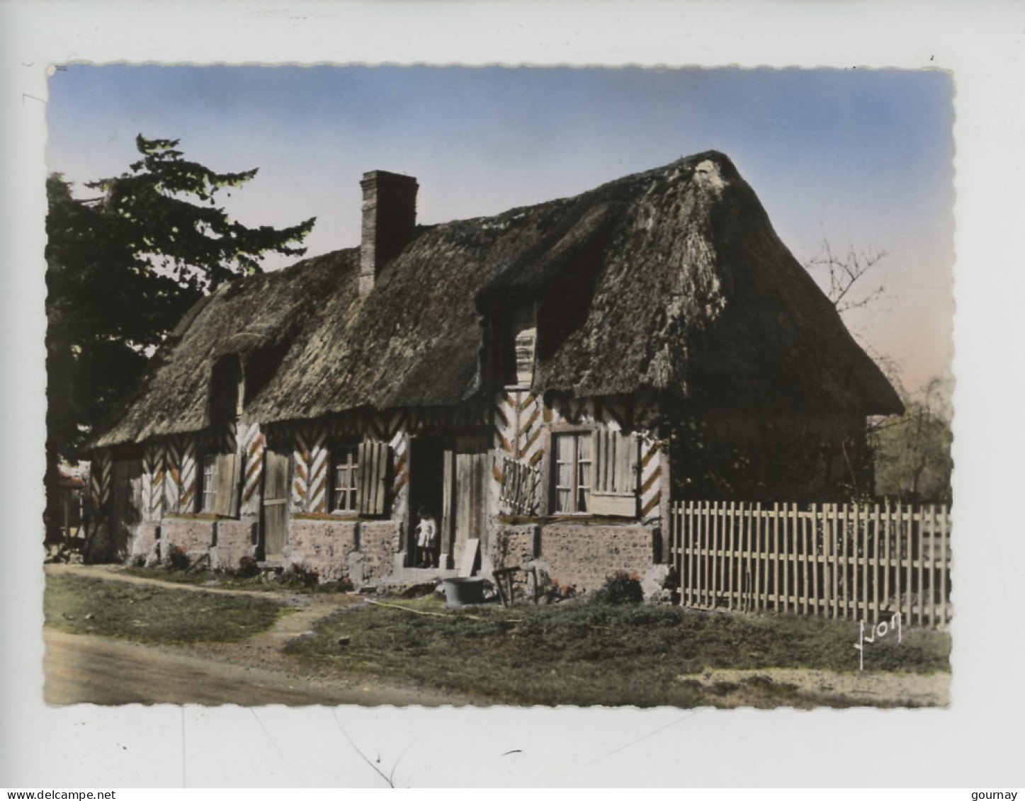 En Normandie, Demeure Typique (cp Vierge N°3744 Yvon Colorisée) Chaumière Animée Enfant - Haute-Normandie