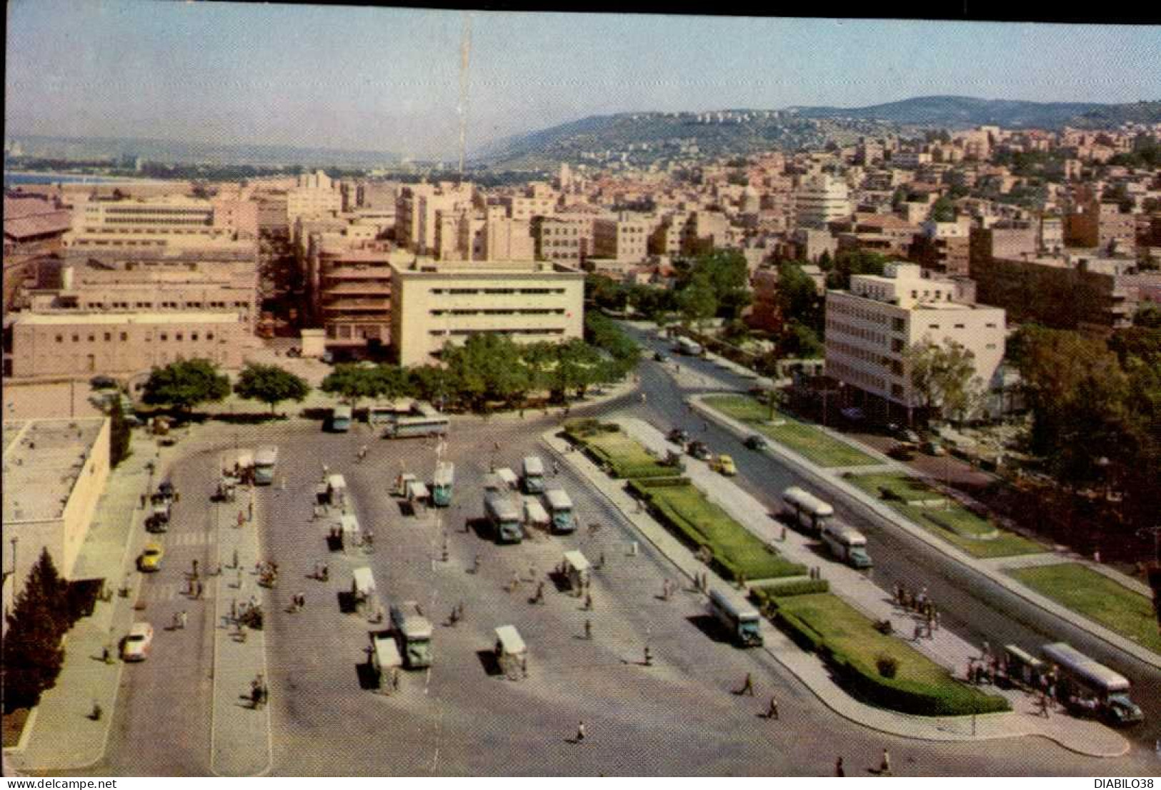 HAIFA  ( ISRAEL )  TOWN AND PLUMER SQUARE SEEN FROM THE DAGON SILO   ( UN PLI VERTICAL ) - Israel