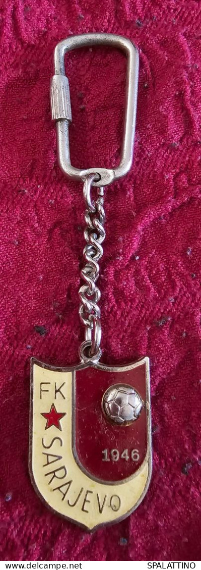 FK SARAJEVO, CHAMPIONS 1984- 1985 KEYCHAIN, KEY- RING - Habillement, Souvenirs & Autres