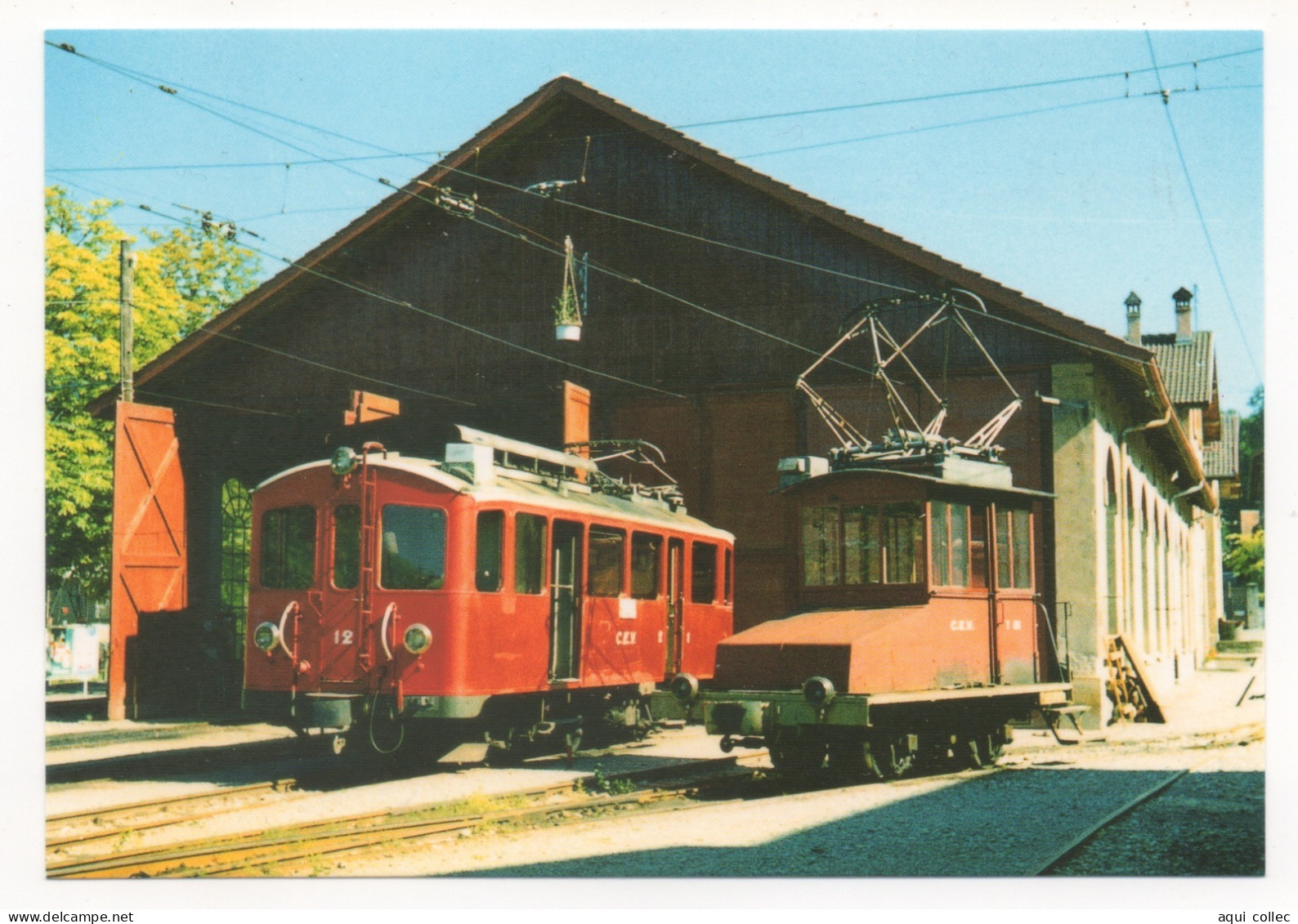 AUTOMOTRICE ABFe 2/3 12 ET TRACTEUR Te 2/2 81 DEVANT LE DÉPÔT DE VEVEY - Treni