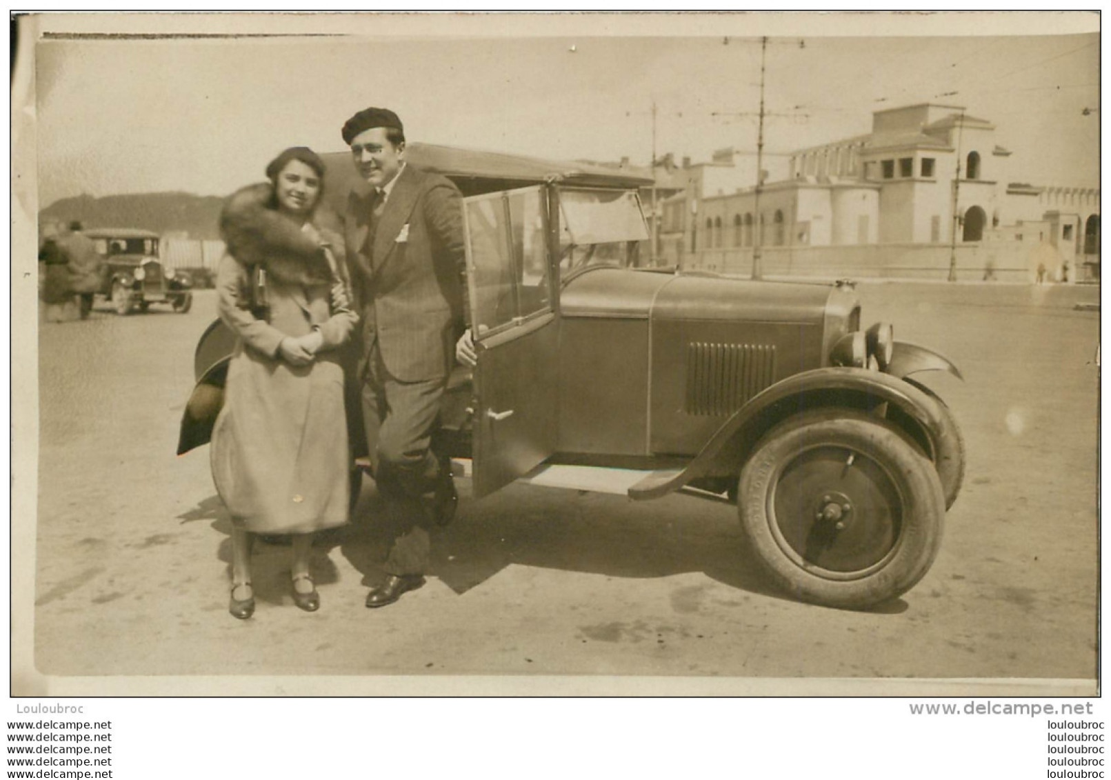 CARTE PHOTO VIEILLE AUTO EN GROS PLAN - Turismo