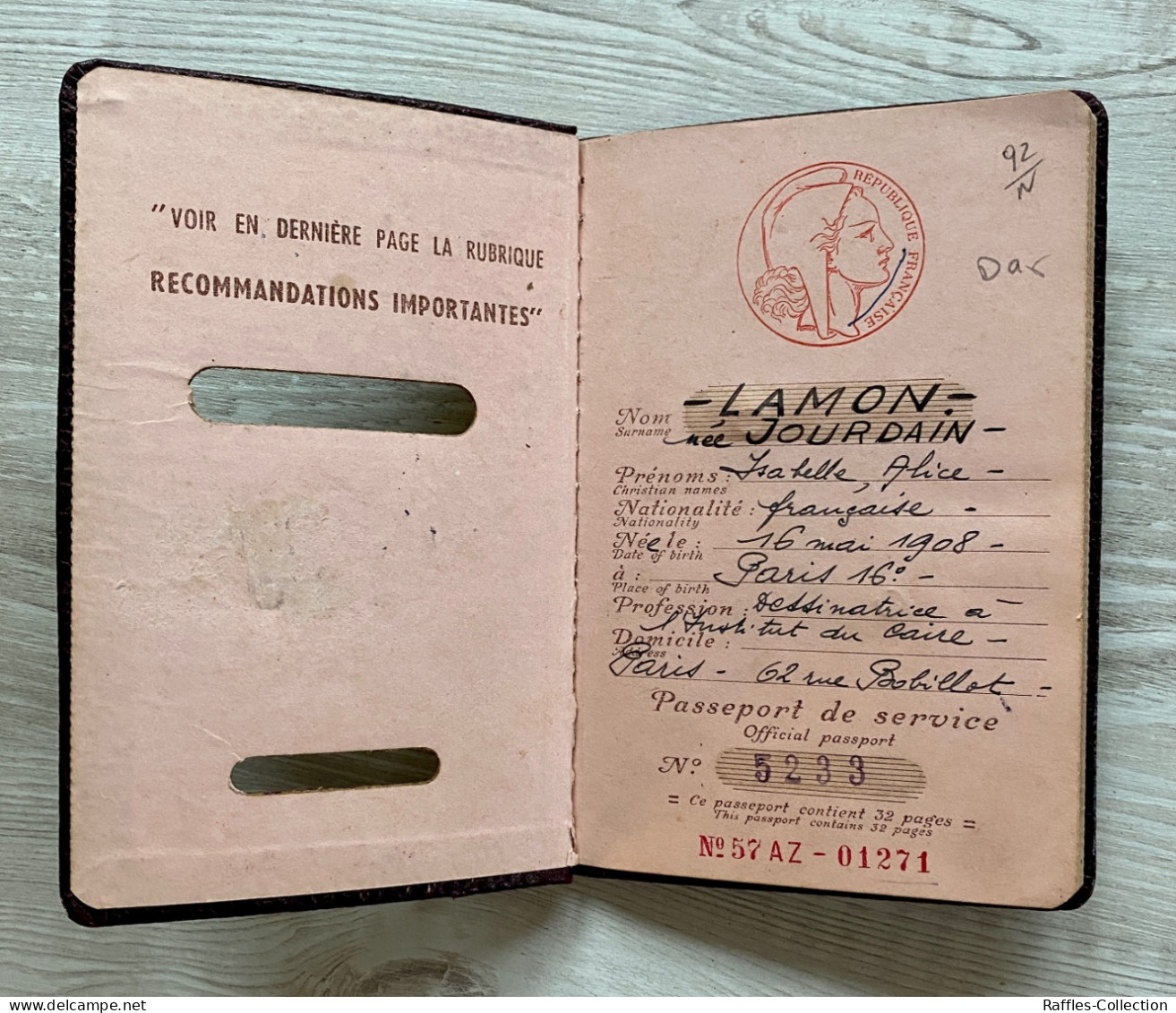 France 1959 Service Passport With Various Visas Passeport Reisepass Pasaporte Passaporto - Historical Documents