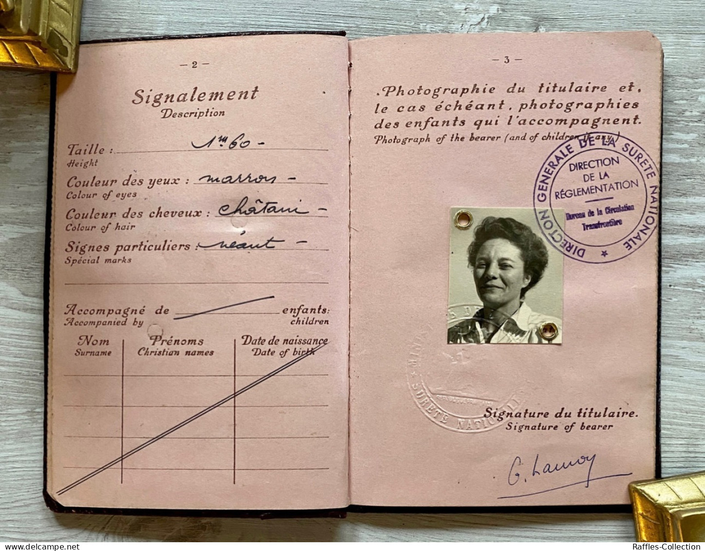 France 1959 Service Passport With Various Visas Passeport Reisepass Pasaporte Passaporto - Documenti Storici