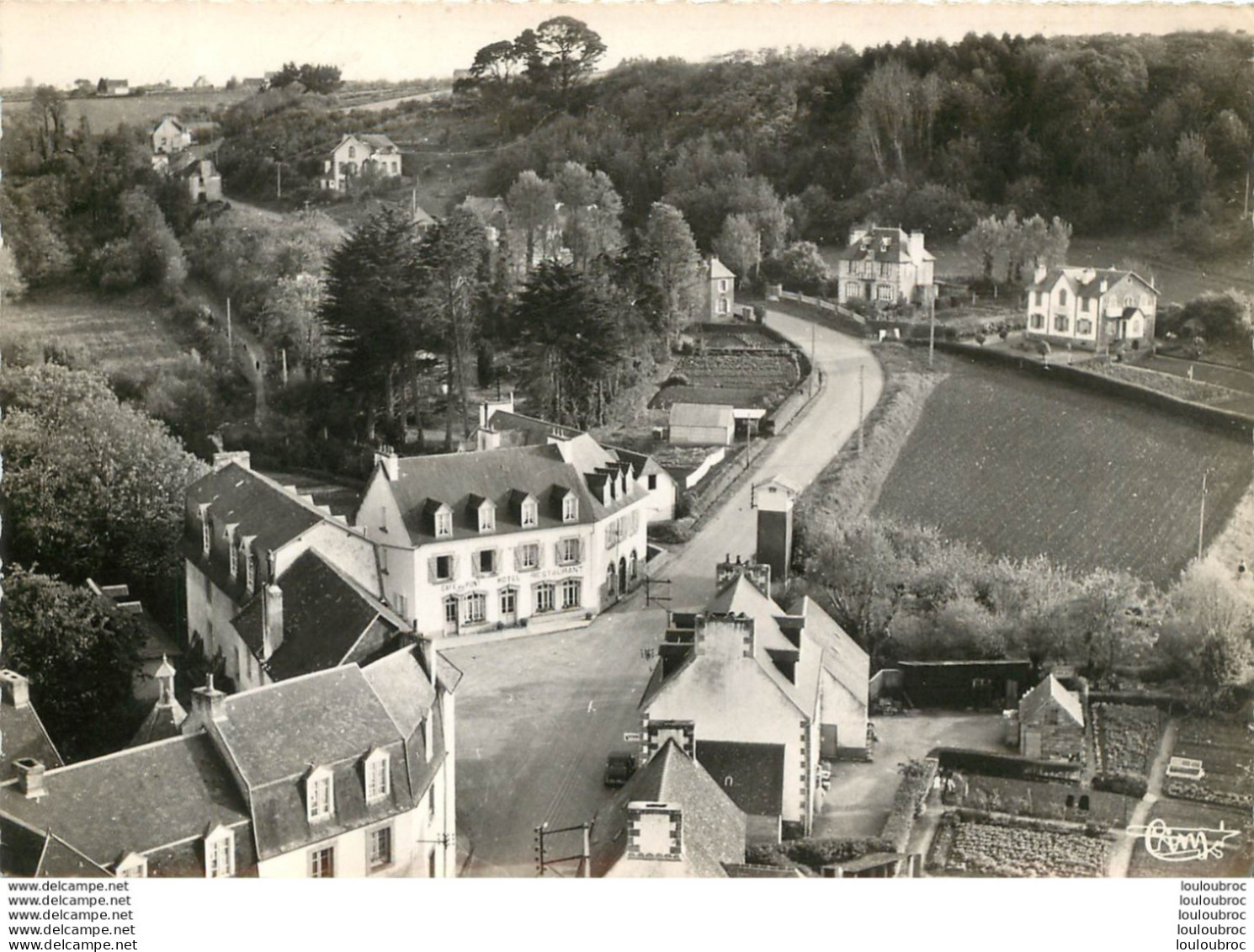 SAINT JEAN DU DOIGT ENTREE DU BOURG ET LES HOTELS - Saint-Jean-du-Doigt