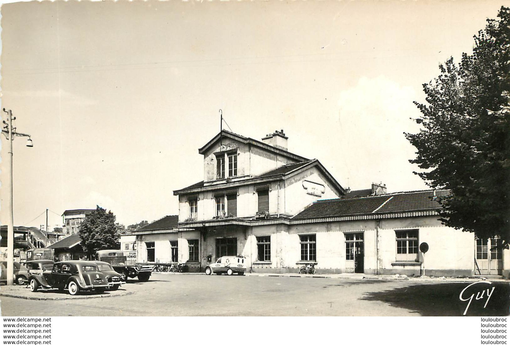 LAGNY SUR MARNE ANCIENNE GARE AVEC CITROEN 2CV CAMIONNETTE - Lagny Sur Marne