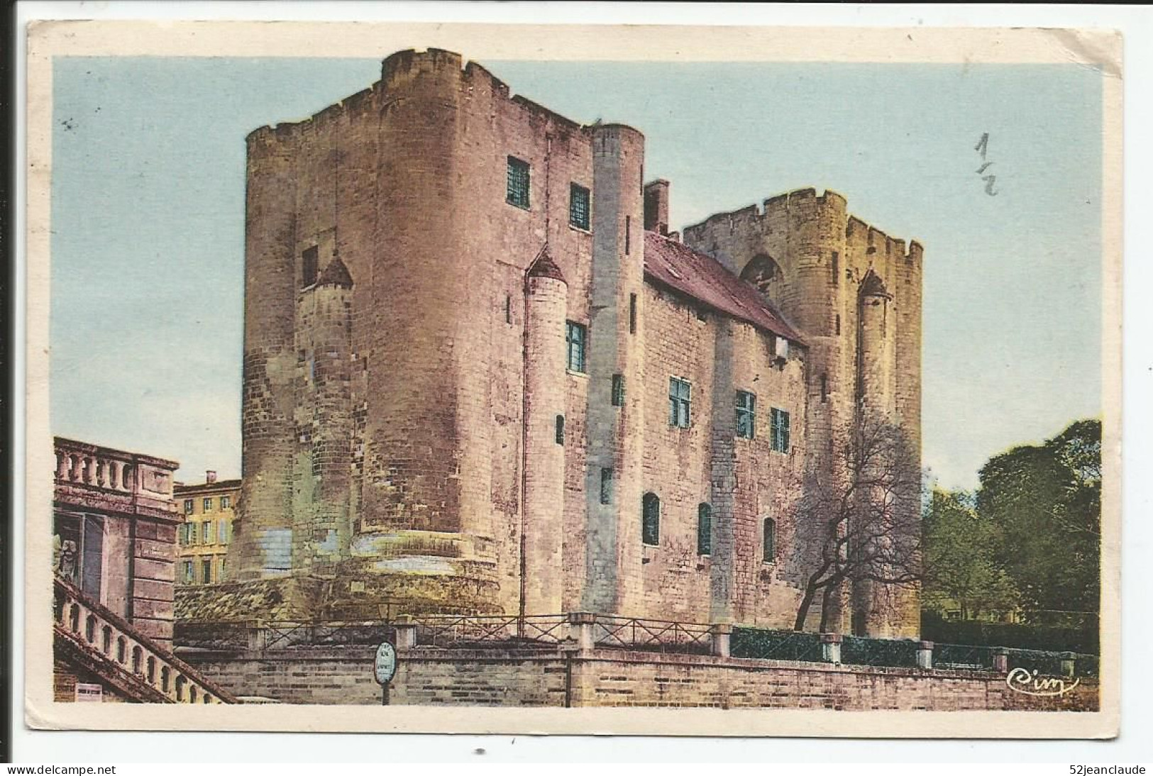 Le Donjon Assez Rare   1940  N°:13 Défaut En Haut à Droite Non Existant Soit 1/2 - Niort