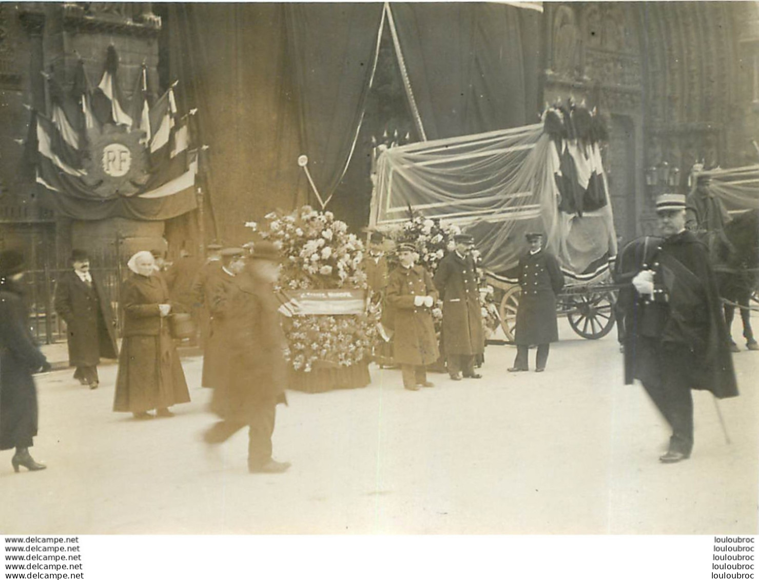 FUNERAILLES DES RESTES DES VICTIMES DE L'EXPLOSION  DE LA RUE DE TOLBIAC  11/1915  PHOTO ORIGINALE 11X 8 CM - Guerre, Militaire