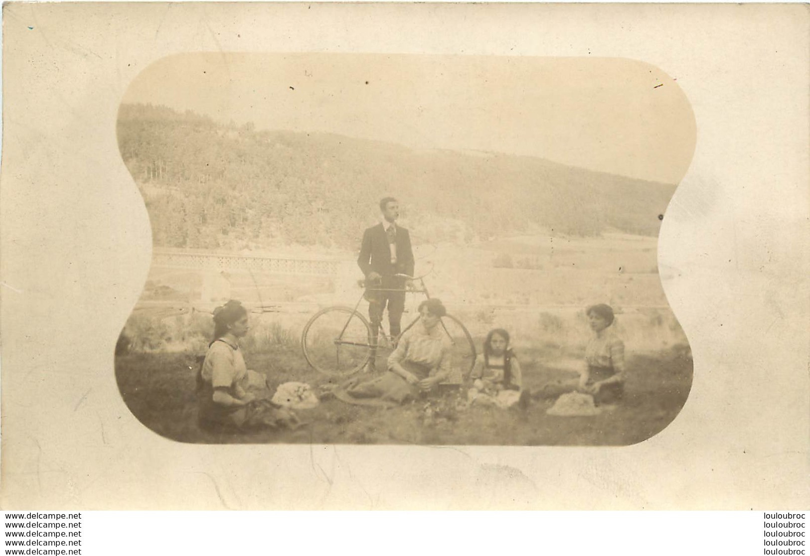 CARTE PHOTO FAMILLE ET ENFANTS LIEU NON IDENTIFIE - To Identify