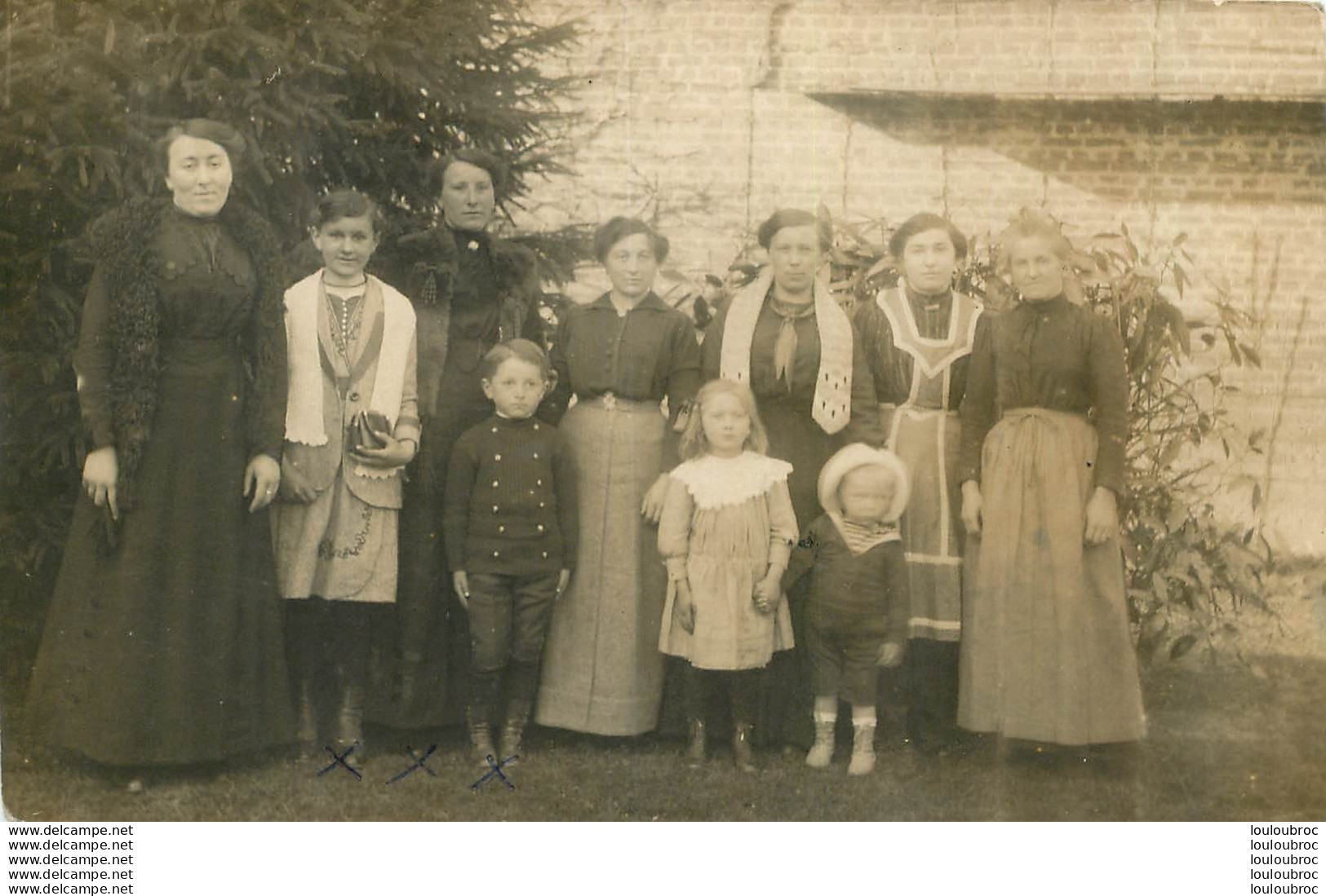 CARTE PHOTO GROUPE DE PERSONNES LIEU NON IDENTIFIE - To Identify