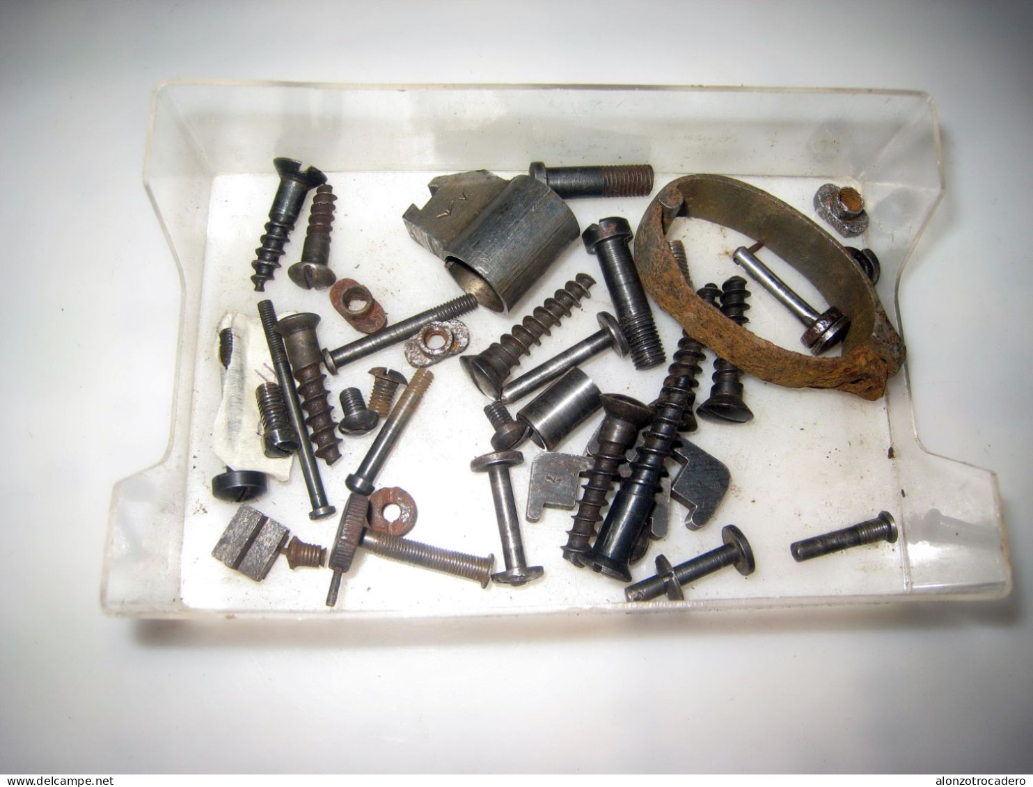 Lot De Petites Pieces / Vis  Principalement Pour  British Lee Enfield Etc - Armas De Colección