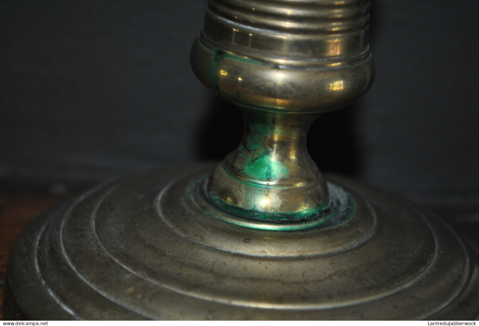 Ancien Bougeoir En Cuivre Ou Laiton Doré Base Circulaire (H 24 Cm) - Luminaire Candélabre Chandelier Bougie Bronze  - Kandelaars, Kandelaars & Kandelaars