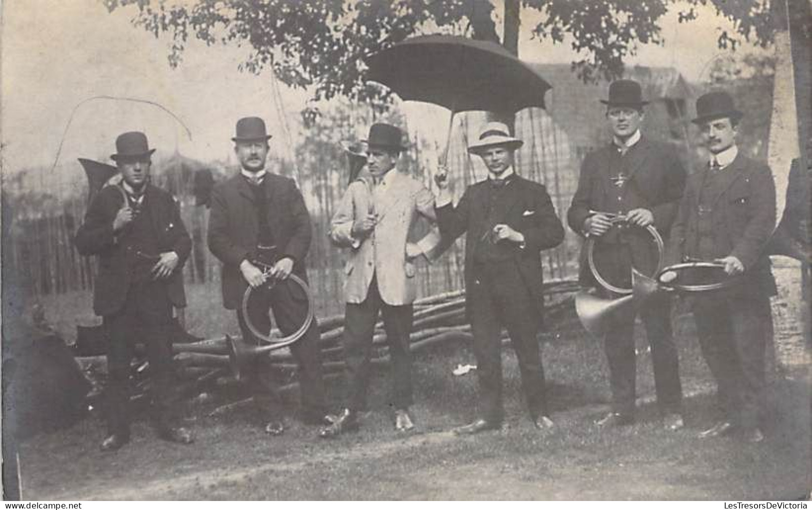 Carte Photo - Musiciens - Photo Henri Geirland - Cor De Chasse   - Carte Postale Ancienne - Photographs