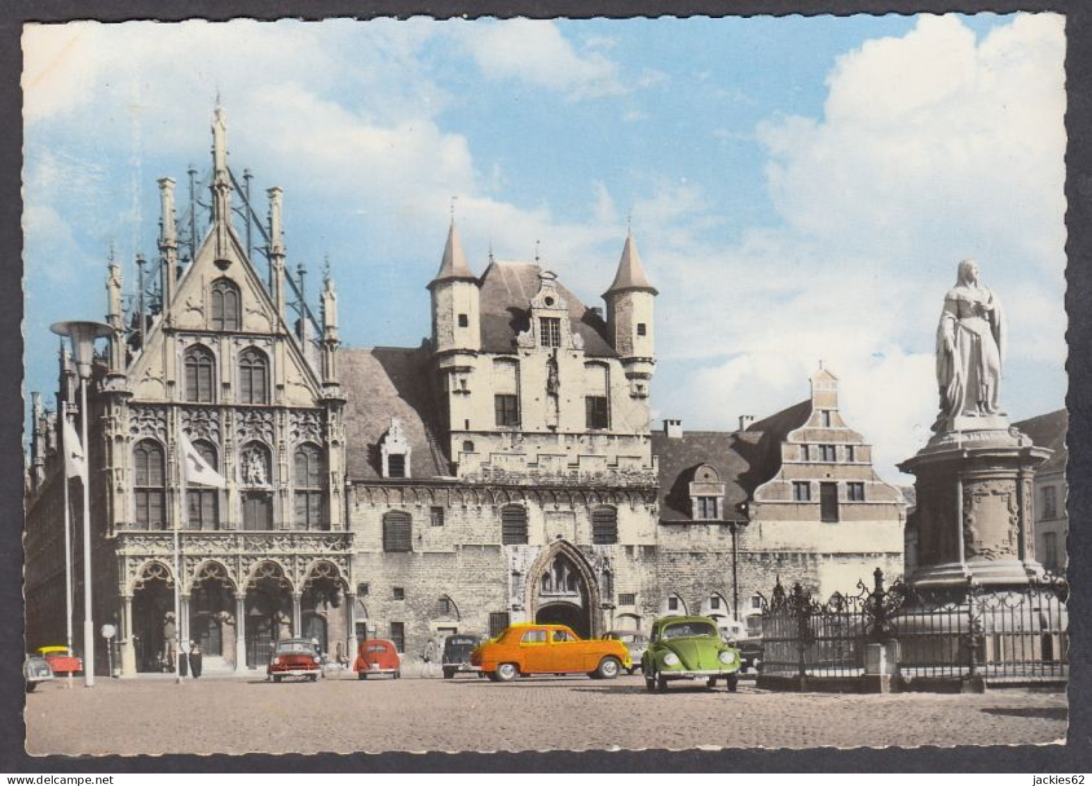 121685/ MECHELEN, Stadhuis, Oude Lakenhallen En Standbeeld Margaretha Van Oostenrijk - Mechelen