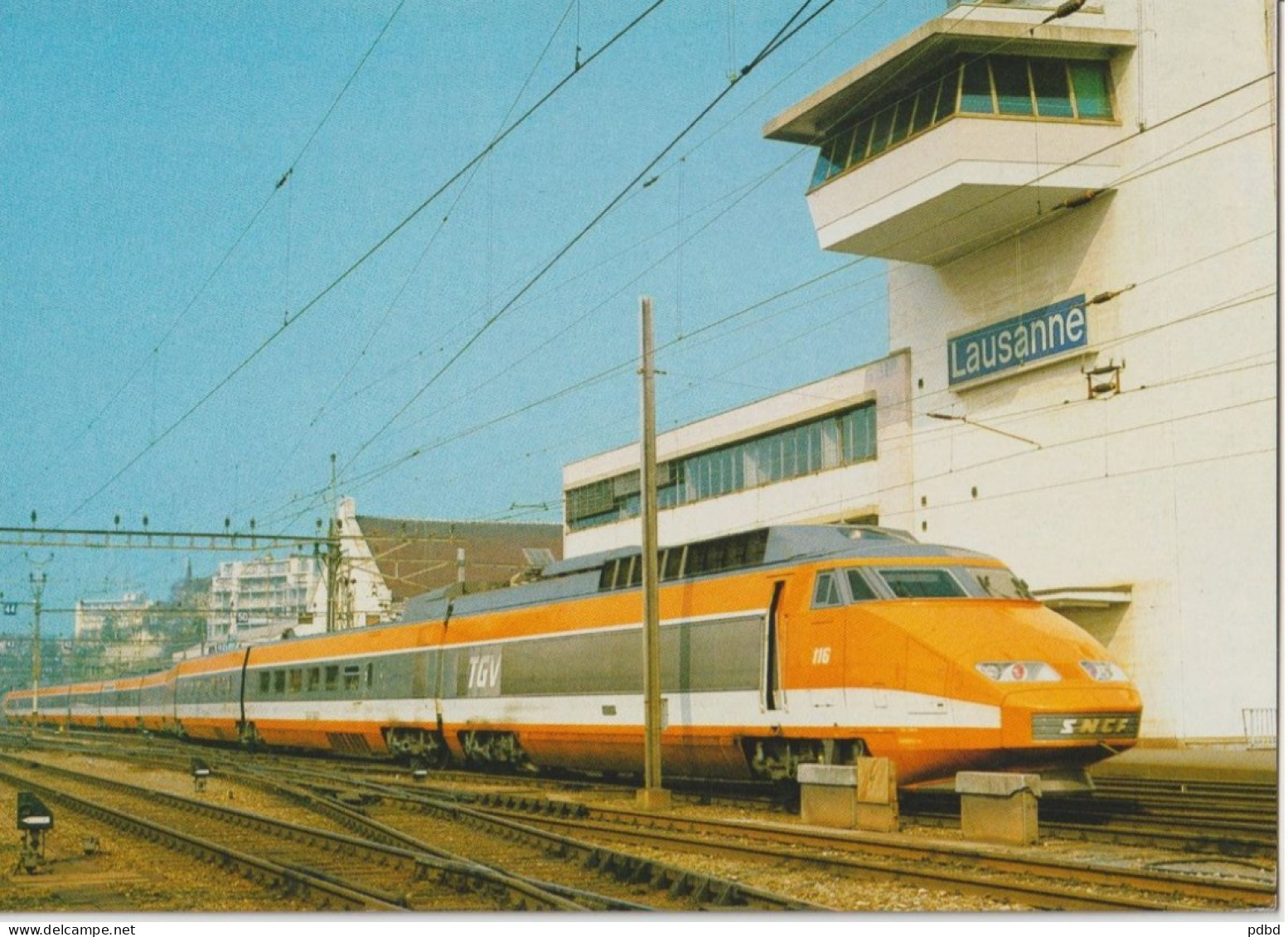 TGV 60 . Sud-Est . 2 CPM . Lausanne . Suisse . Gare . Tirage J P Cerez Et IPC . - Treinen