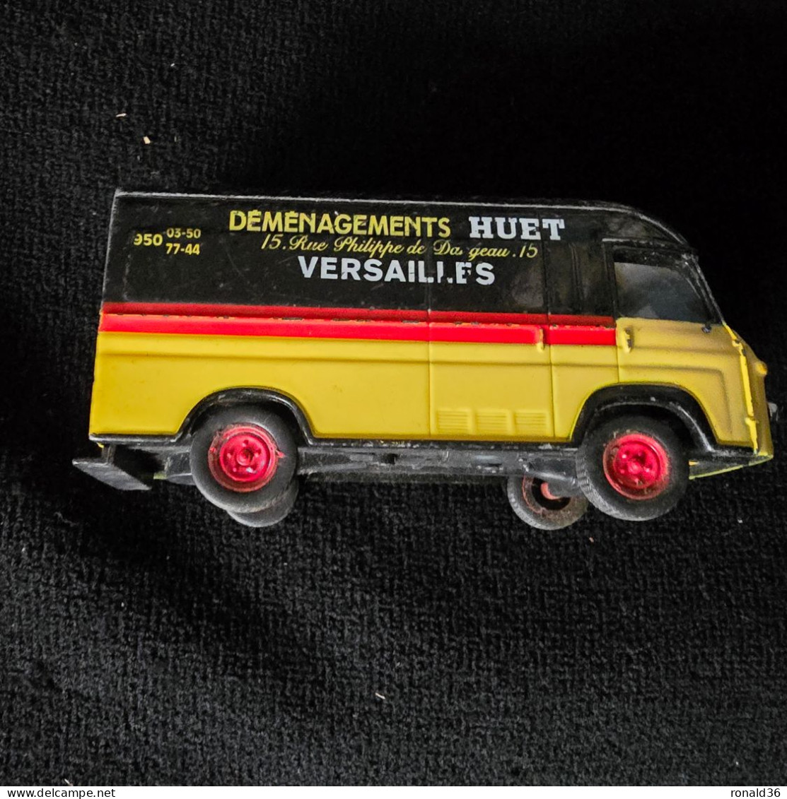 JOUET MINIATURE Camion Publicitaire Automobile Véhicule RENAULT SAVIEM Pub DEMENAGEMENT HUET 78 VERSAILLES Rue P DANGEAU - Utilitarios