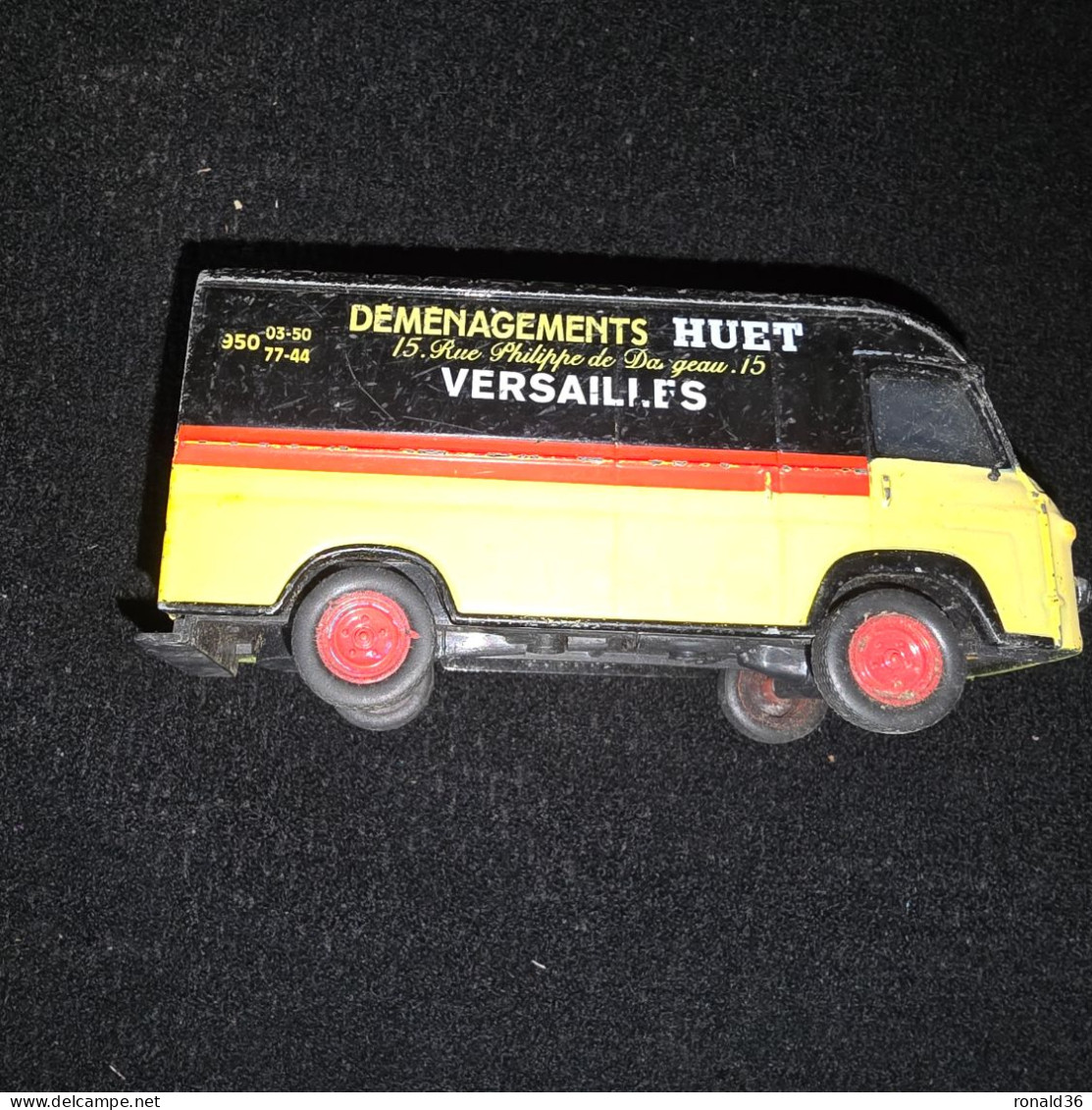 JOUET MINIATURE camion publicitaire automobile Véhicule RENAULT SAVIEM pub DEMENAGEMENT HUET 78 VERSAILLES Rue P DANGEAU