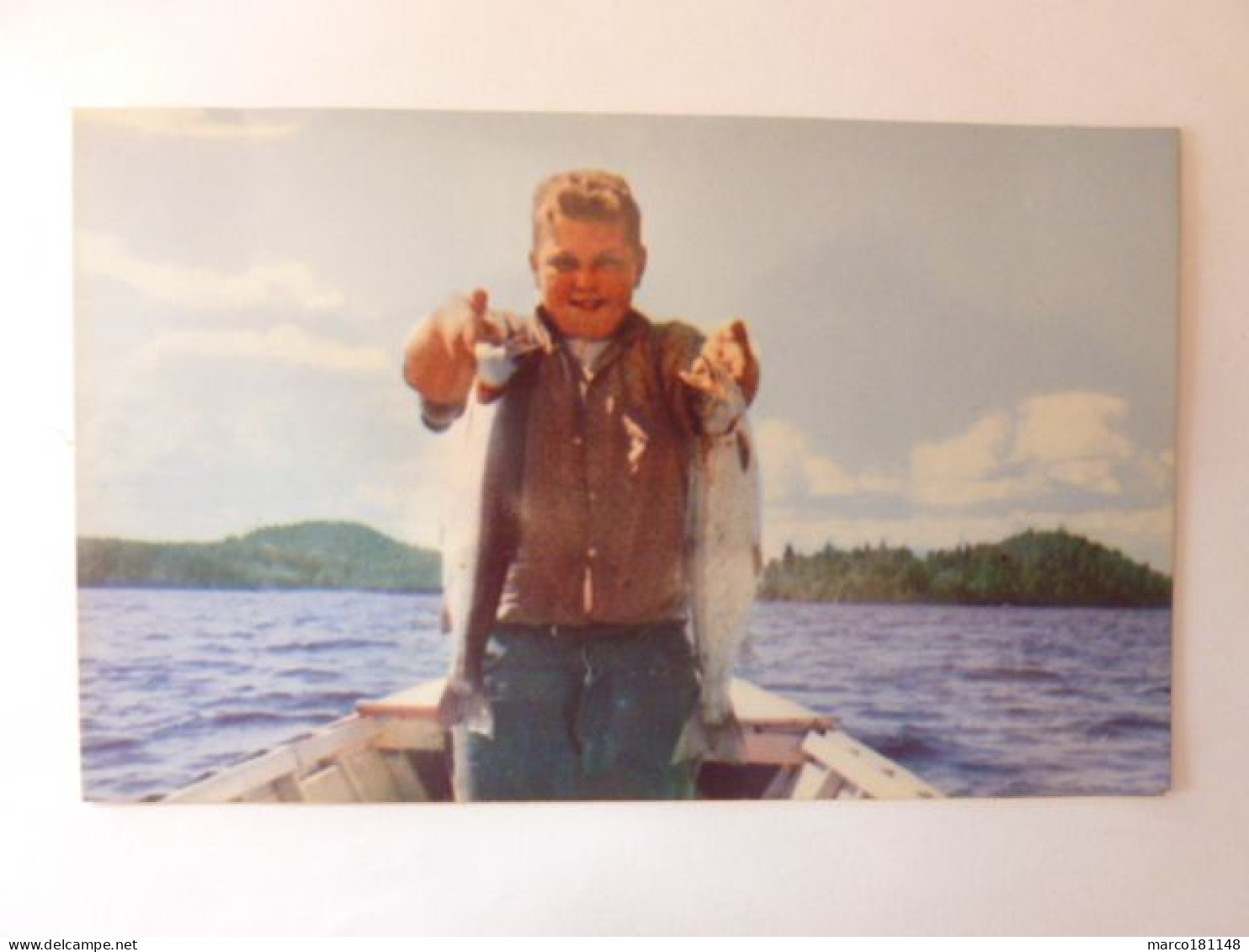 Pêche à La Truite Arc En Ciel Dans Le Lac Stuart Au Canada - Pesca