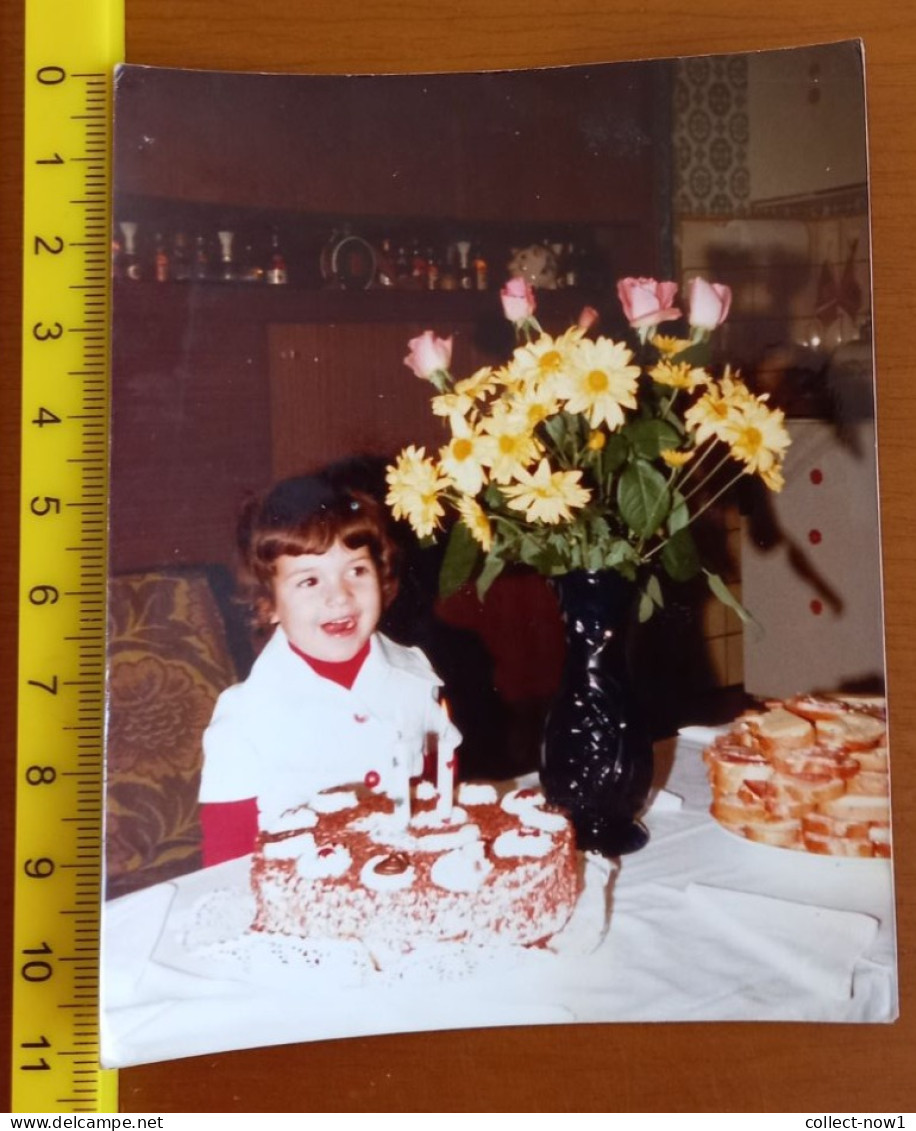 #11   Anonymous Persons - Enfant Child Girl Fille With Birthday Cake - Anonyme Personen