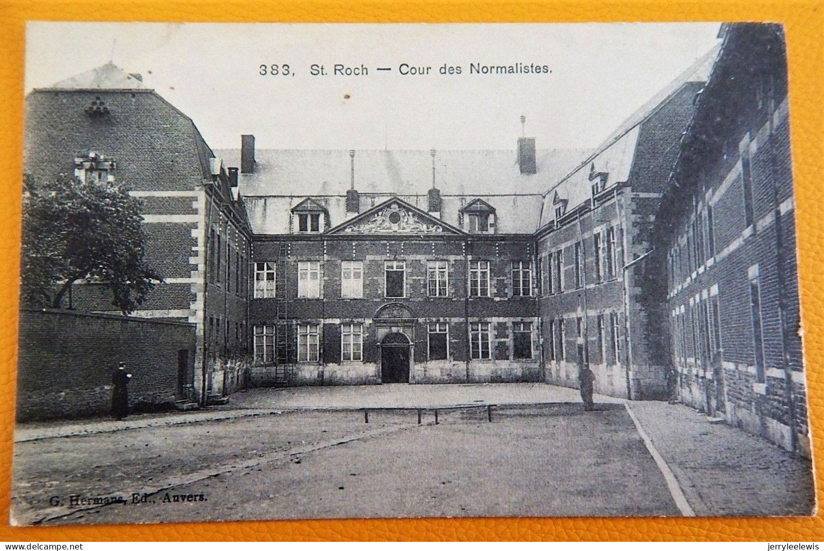 SAINT-ROCH  (Ferrières)  -  Cour Des Normalistes - Ferrieres