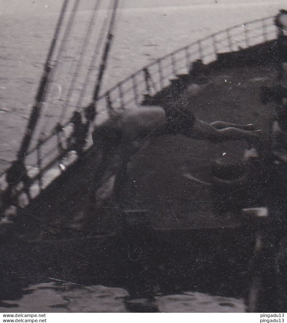 Au Plus Rapide Bateau échoué Coulé Homme Plongeant - Boten